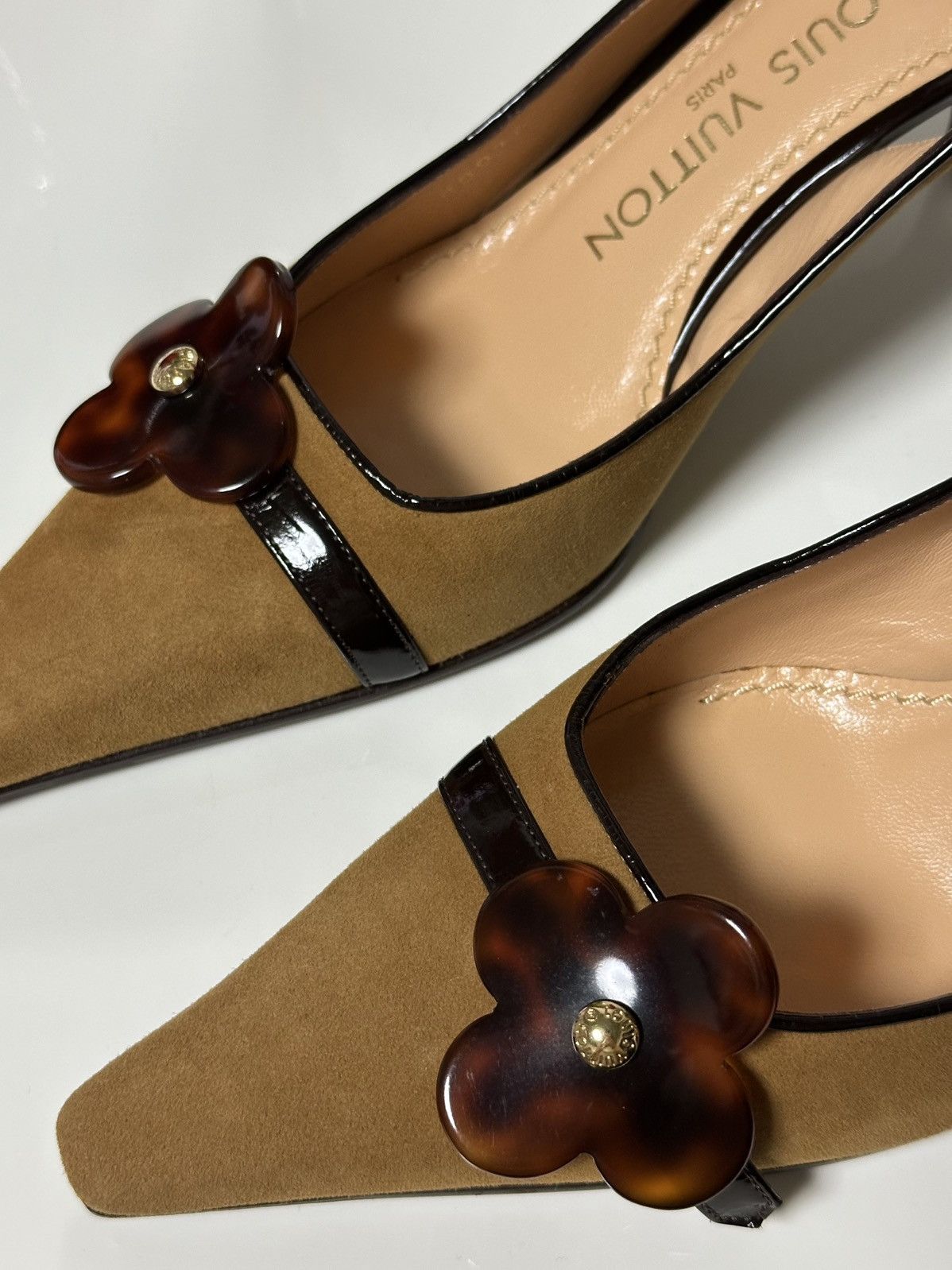 Louis Vuitton LOUIS VUITTON Tortoiseshell Flower Suede Slingback Sandals Size US 7.5 / IT 37.5 - 5 Thumbnail