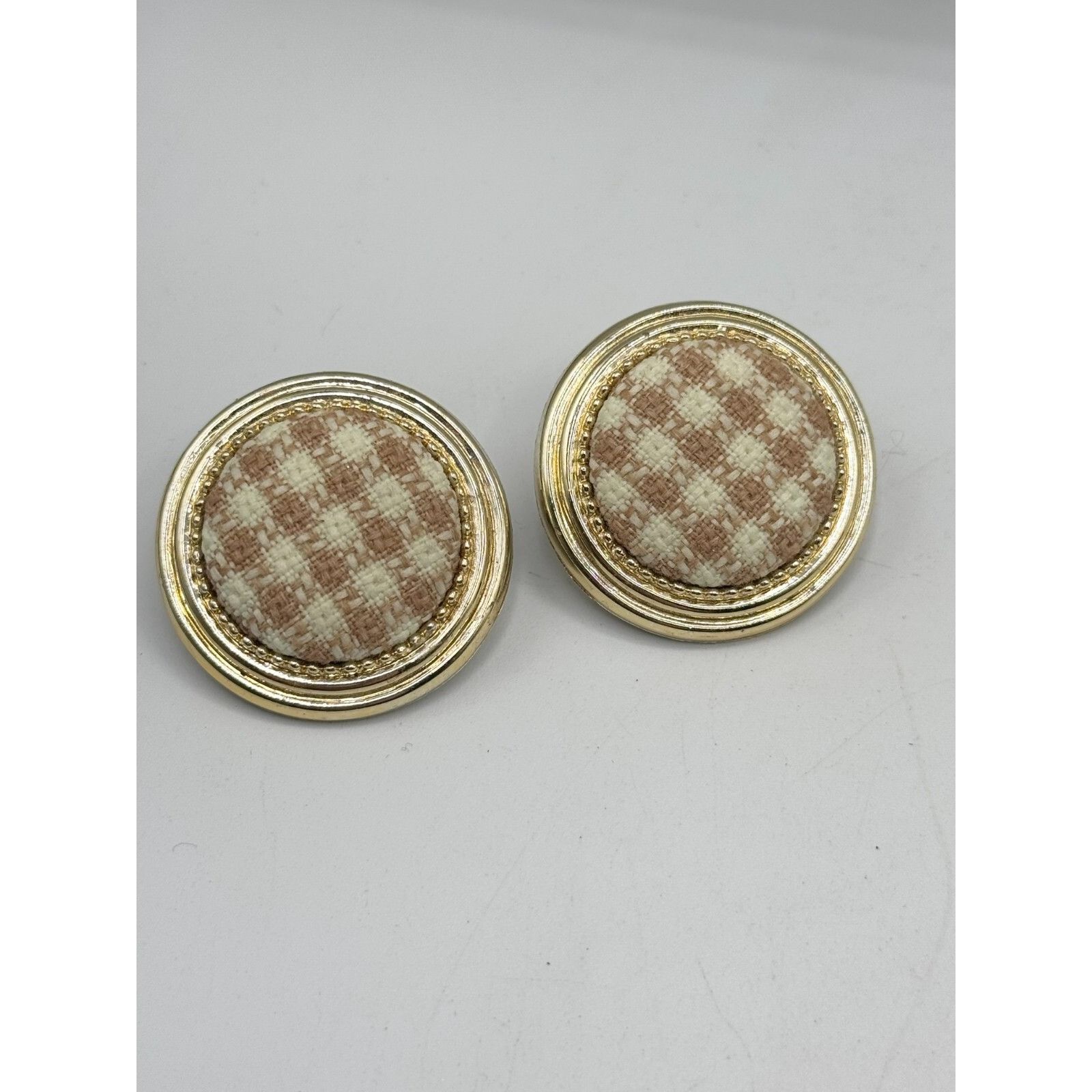 Vintage Vintage tan & white tweed circle clip on earrings Size ONE SIZE - 4 Thumbnail