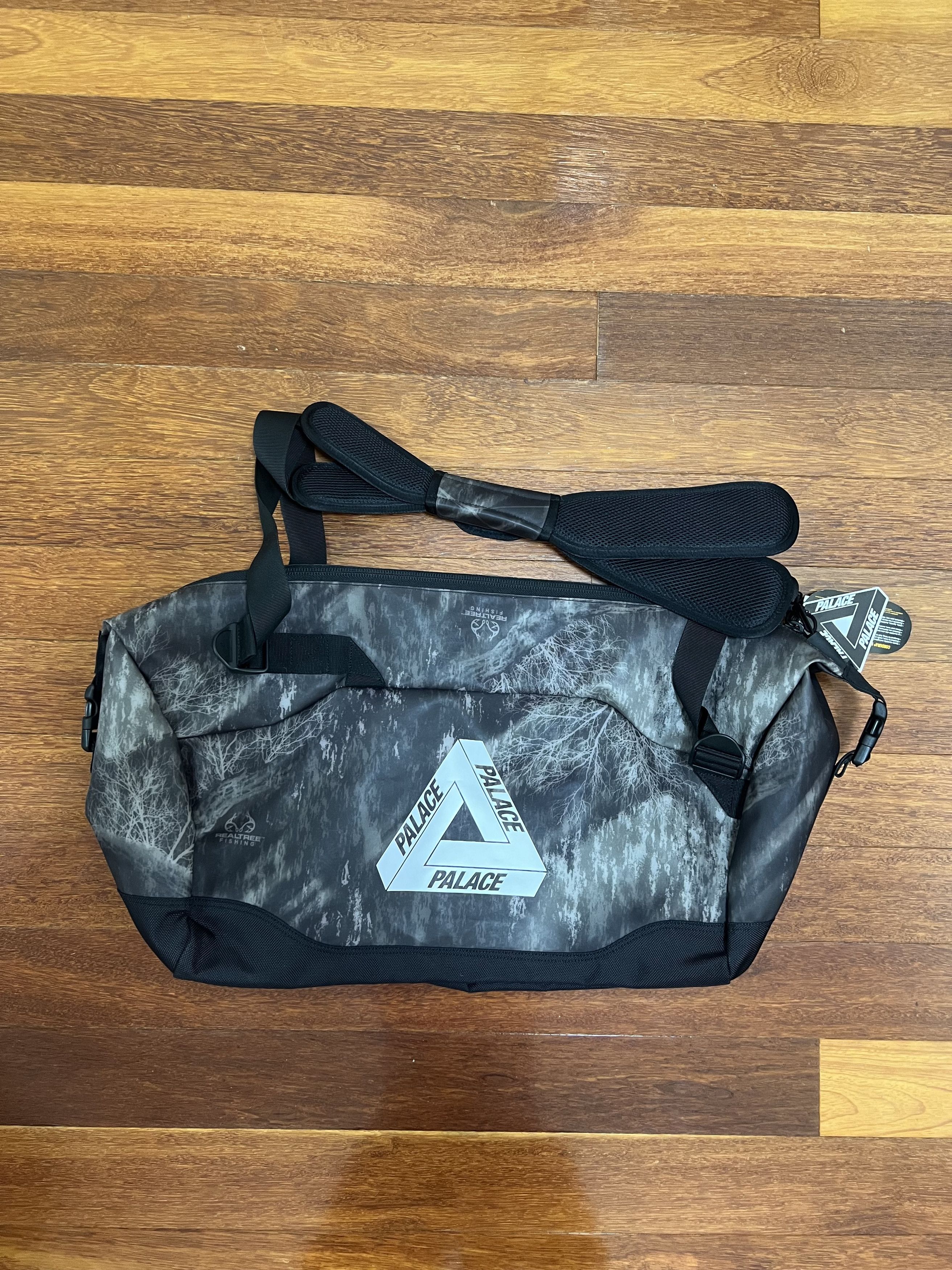 Palace 💚 2019 Palace Real Tree Clipper Duffel Black NEW Size ONE SIZE - 3 Thumbnail