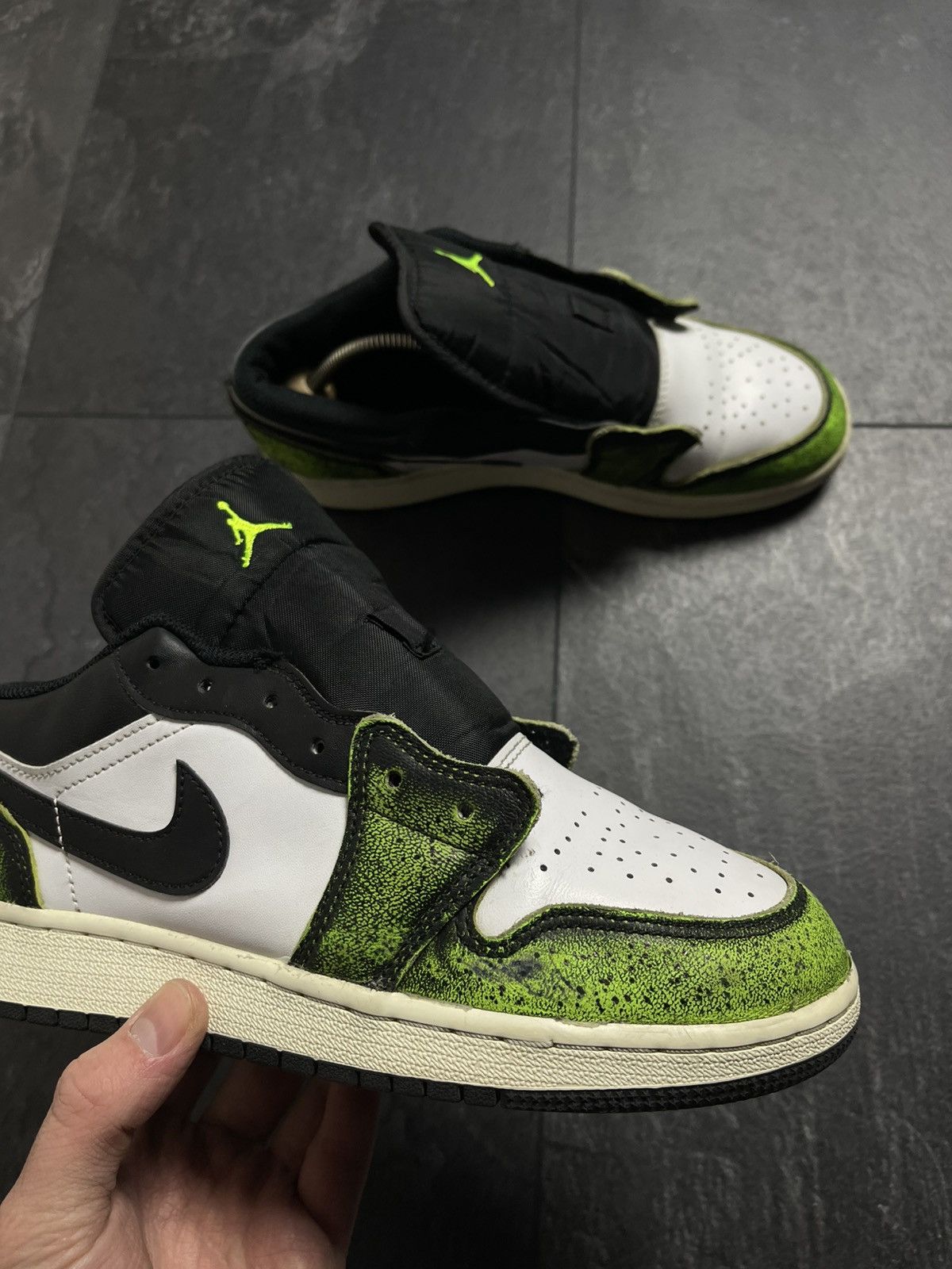 Streetwear Nike Air Jordan 1 Low SE GS Black/Green Size US 7 / EU 40 - 3 Thumbnail