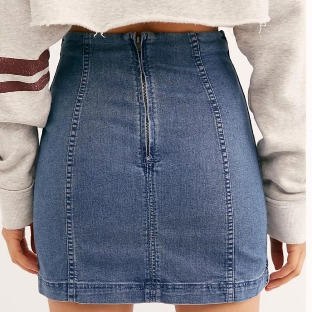 Designer Free People High-Waisted Denim Mini Skirt Size 25" / US 0 / IT 36 - 1 Thumbnail