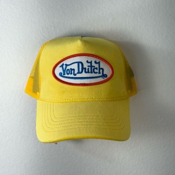 Designer × Von Dutch NWT VON DUTCH YELLOW VELVET HOLLYWOOD TRUCKER HAT Size ONE SIZE - 2 Thumbnail