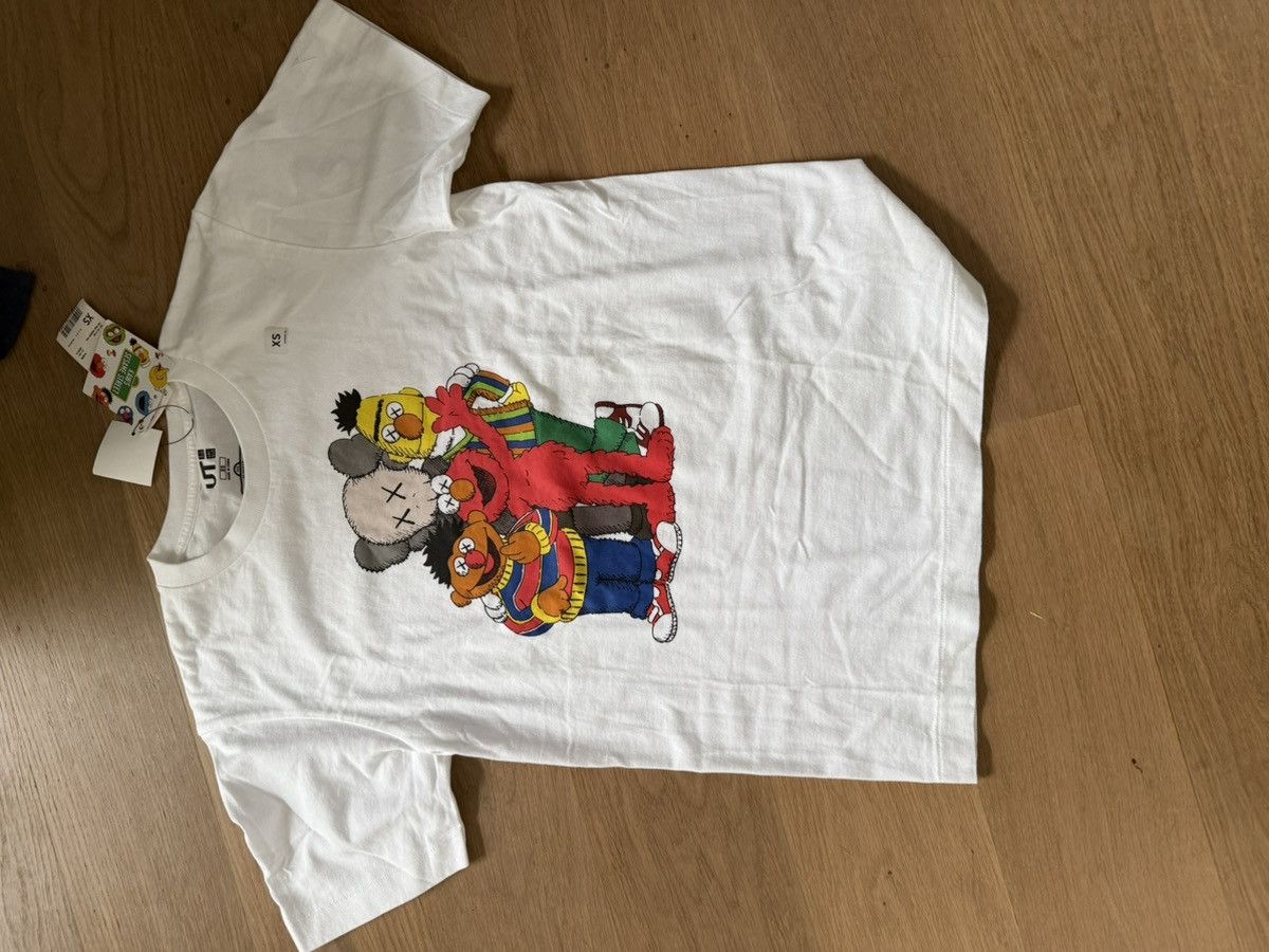 Kaws × Uniqlo Kaws x uniqlo x sesame street Size US XS / EU 42 / 0 - 1 Thumbnail