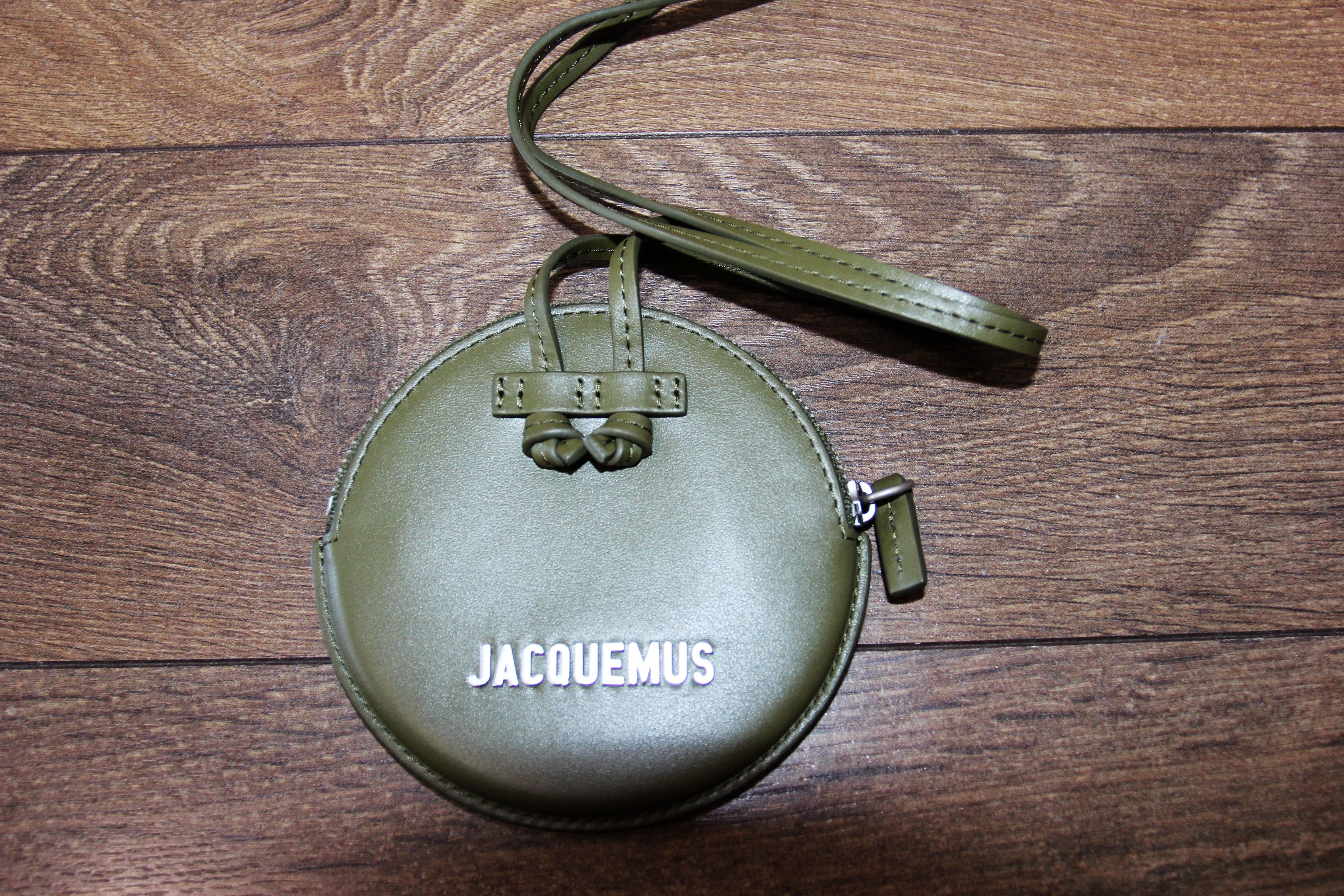 Jacquemus BNWT SS23 JACQUEMUS LE PITCHOU LEATHER CIRCLE NECK POUCH OLI Size ONE SIZE - 2 Thumbnail