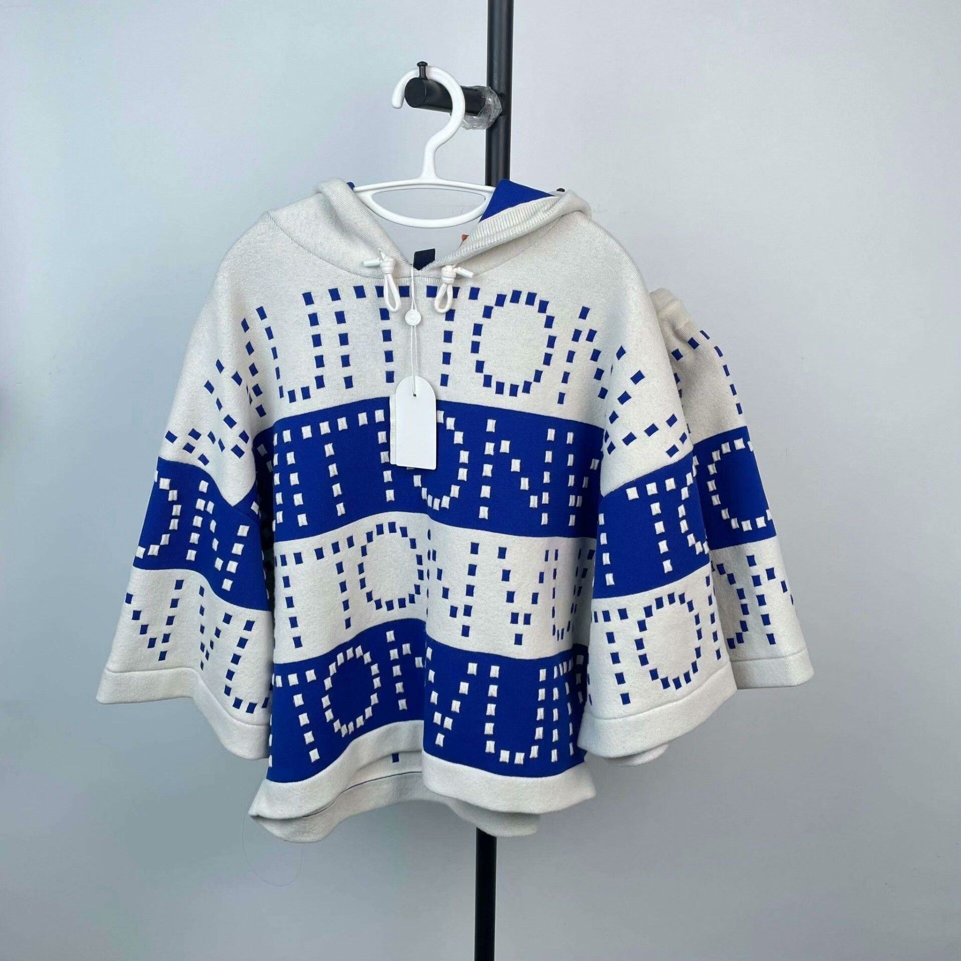 Louis Vuitton Louis Vuitton Cotton White Sweater S Women Size S / US 4 / IT 40 - 1 Thumbnail