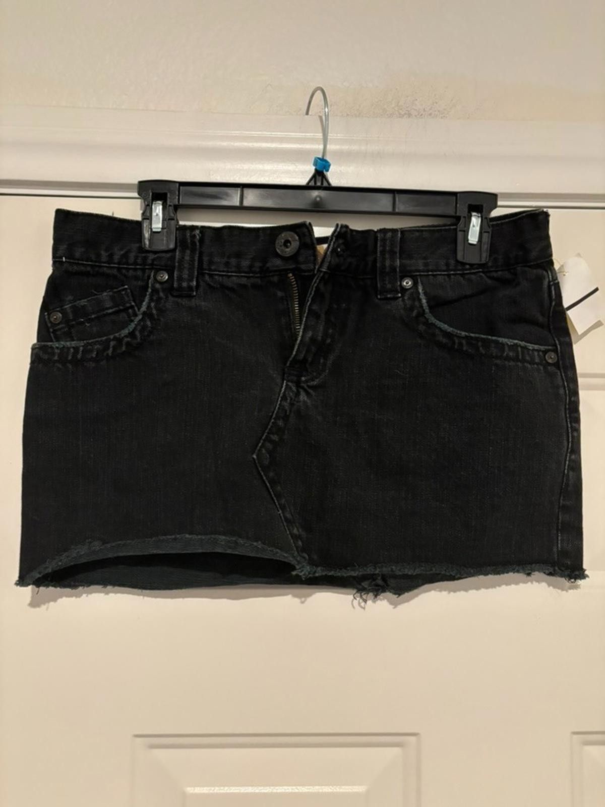 Royal Robbins Womens Roxy lot of 2 white shorts/Black mini skirt sz 7 #565 Size 28" / US 6 / IT 42 - 1 Thumbnail