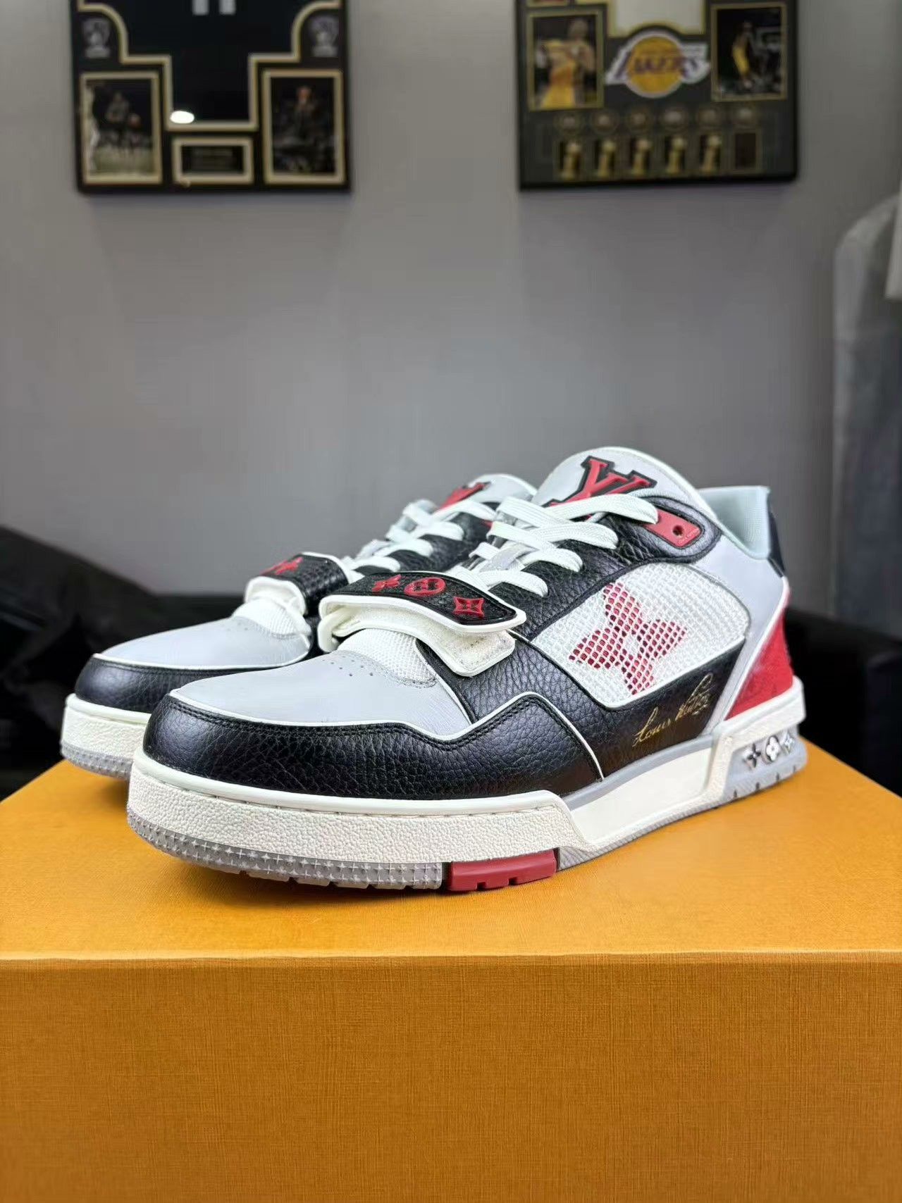 Louis Vuitton Louis Vuitton Training Black Lowtop Sneakers 9 Men Size US 9 / EU 42 - 1 Thumbnail