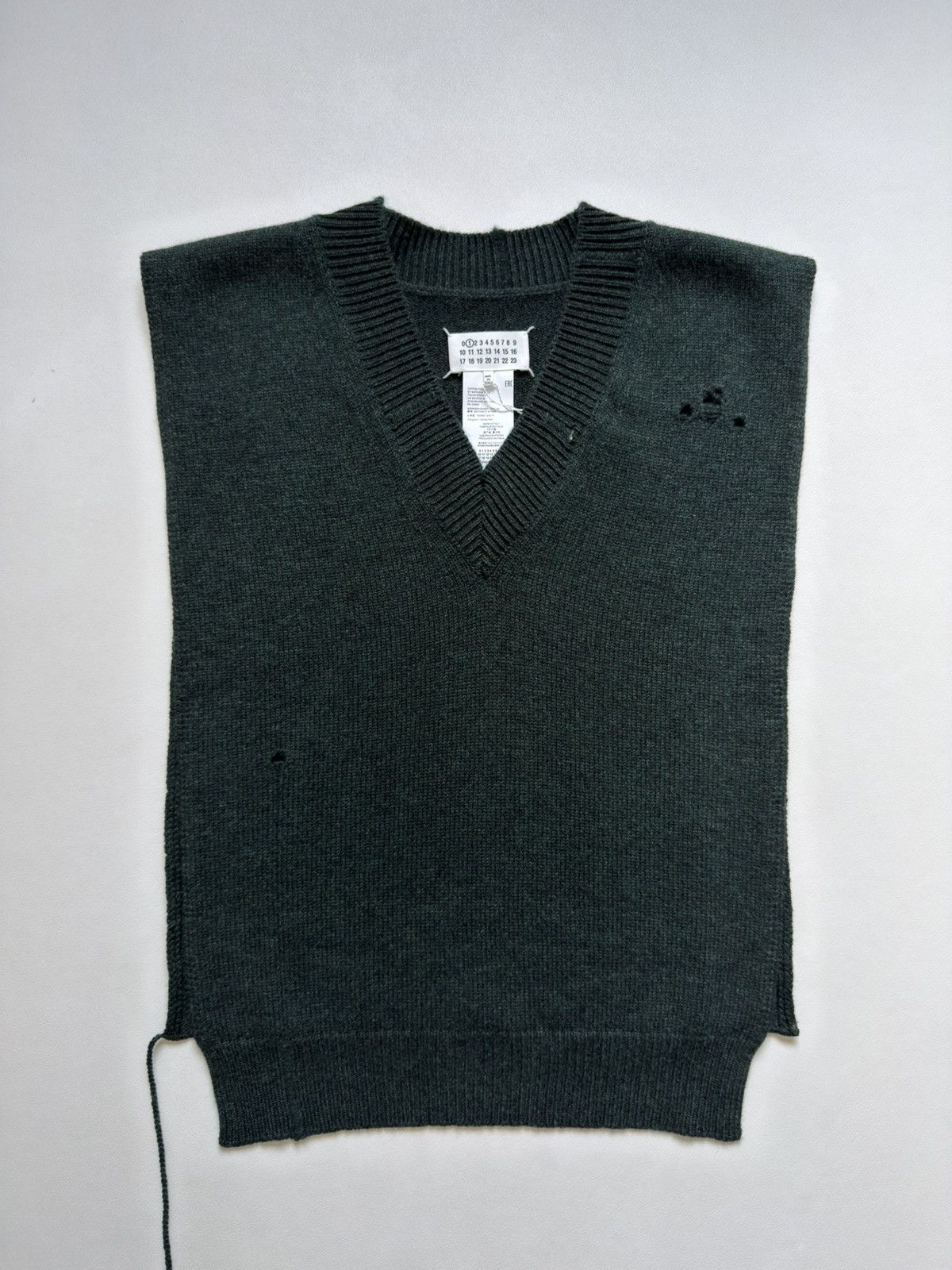 Maison Margiela A/W 21 Distressed Wool Sweater Vest Size US S / EU 44-46 / 1 - 18 Thumbnail