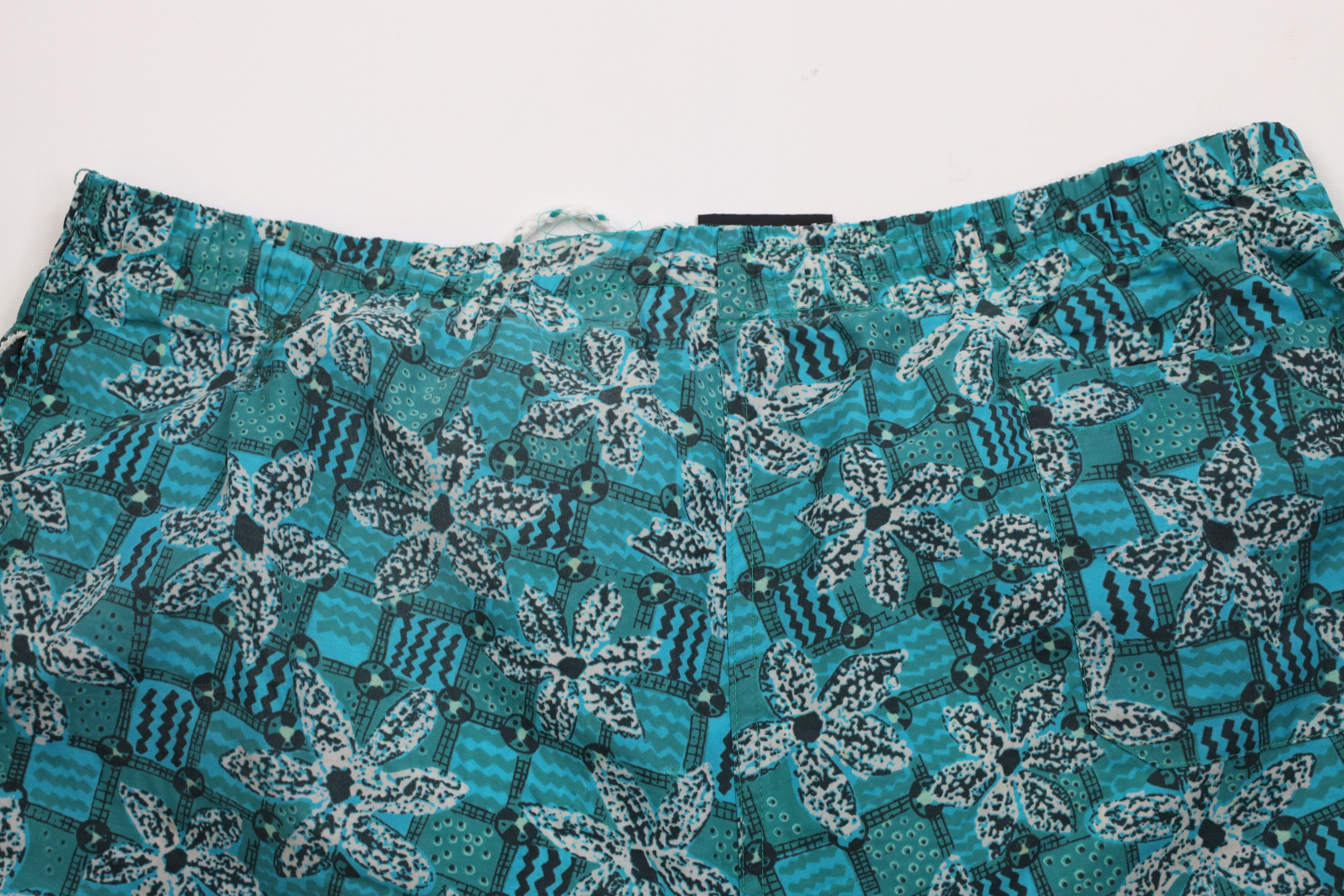 Vintage Vintage 90s Streetwear Flower Plaid Lined Shorts Swim Trunks Size US 34 / EU 50 - 9 Thumbnail