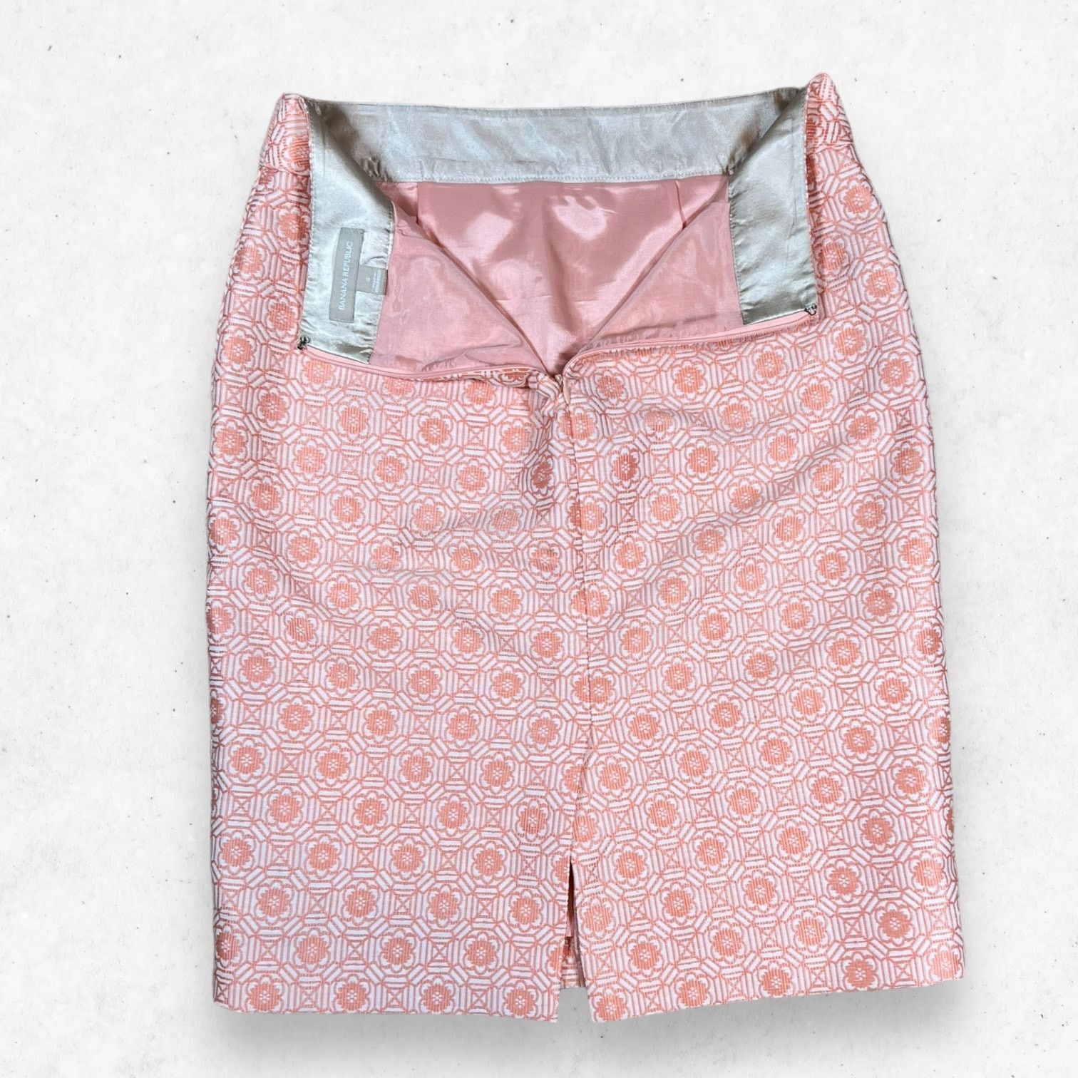 Banana Republic Banana Republic Peach and Cream Geometric Print Skirt Size 4 Size 27" / US 4 / IT 40 - 4 Thumbnail