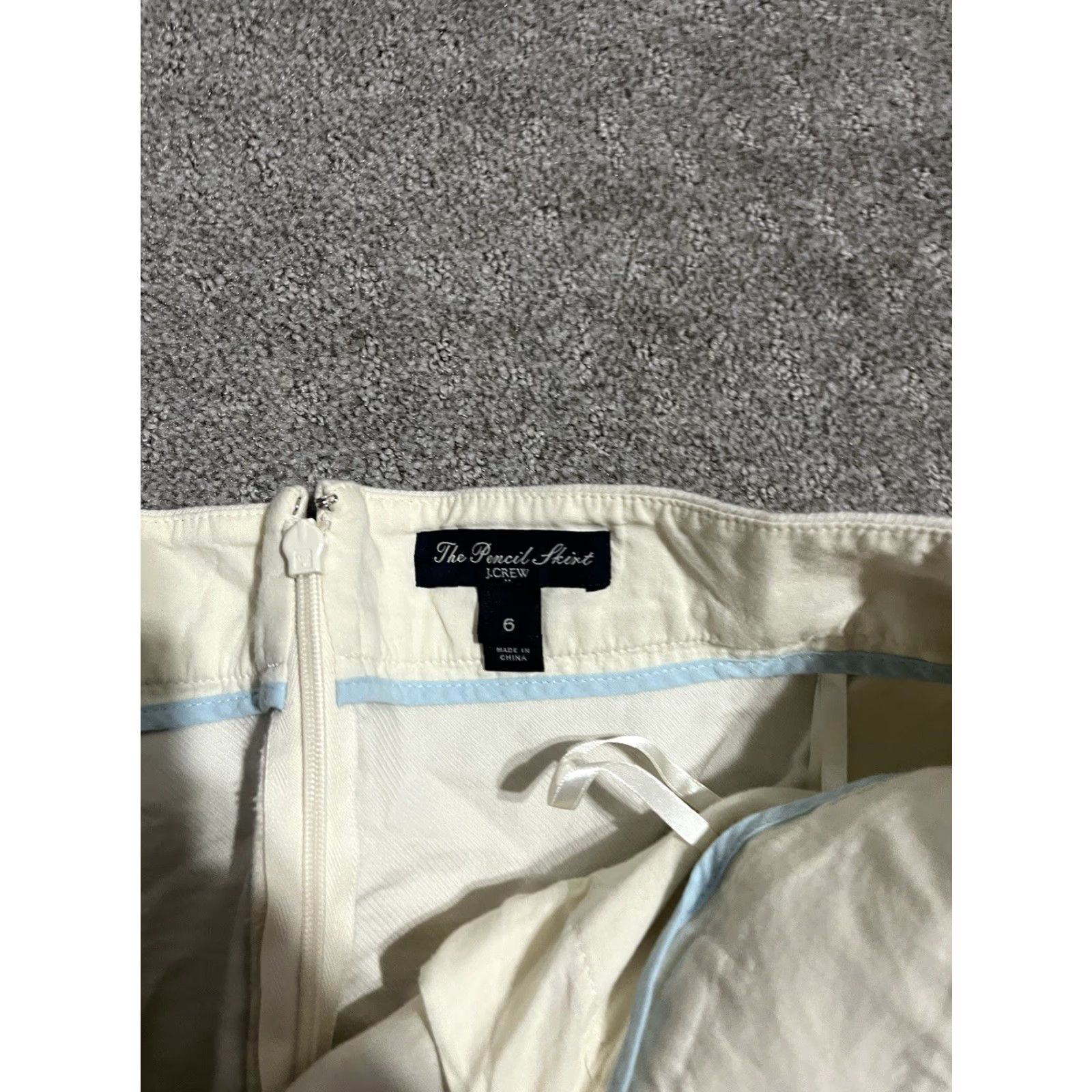 J.Crew J.CREW The Pencil Skirt Womens Size 6 Beige Pockets High Waisted Back Zip Shirt Skirt Womens 6 Beige Size 28" / US 6 / IT 42 - 3 Thumbnail