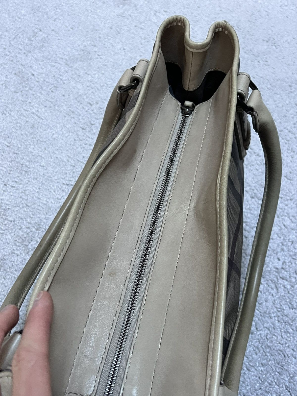 Burberry Burberry Smoke House Check Tote Bag Size ONE SIZE - 3 Thumbnail