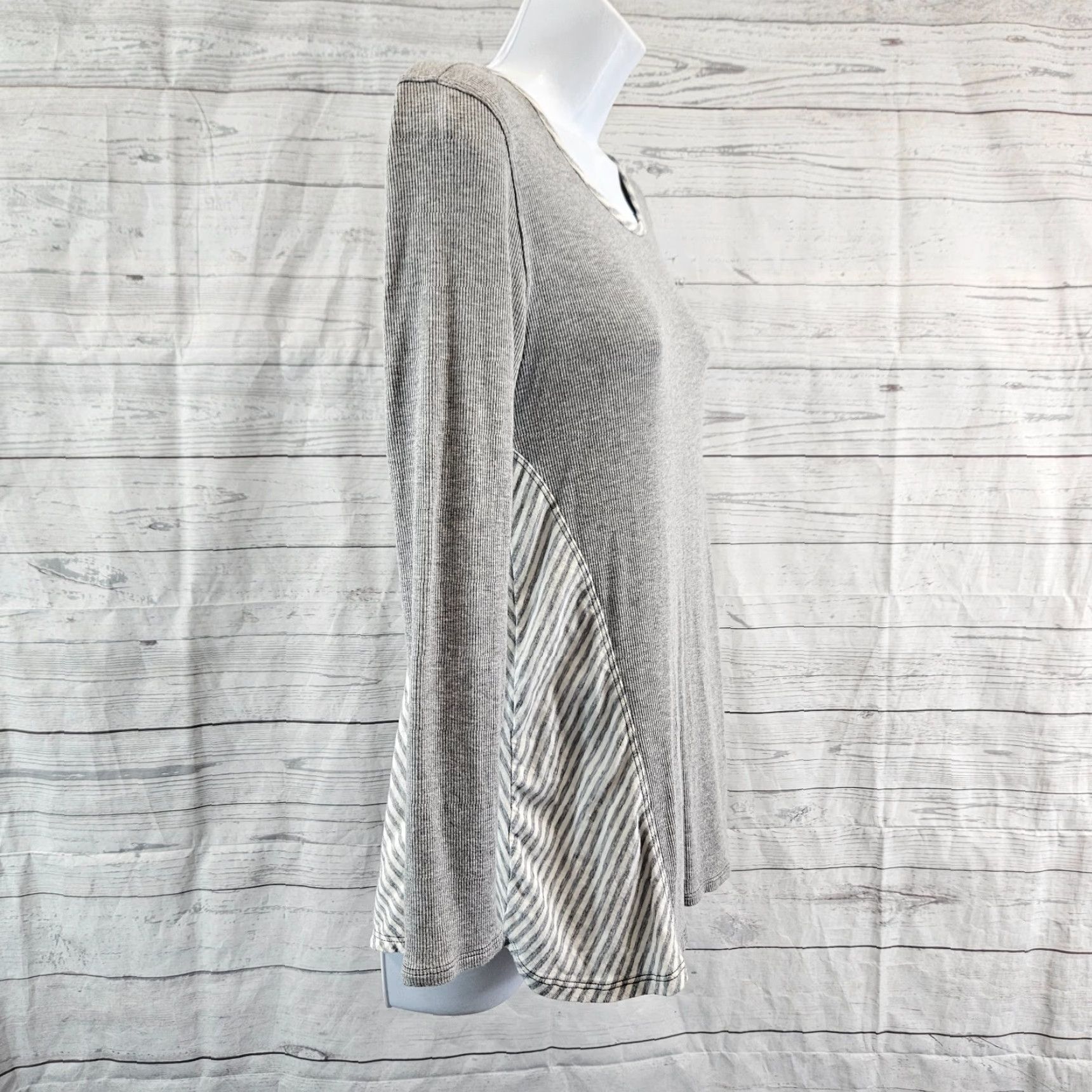 Soft Surroundings Soft Surroundings Womens Blouse Sz S Gray White Stripe Rayon Blend Shirt Womens Size S / US 4 / IT 40 - 3 Thumbnail