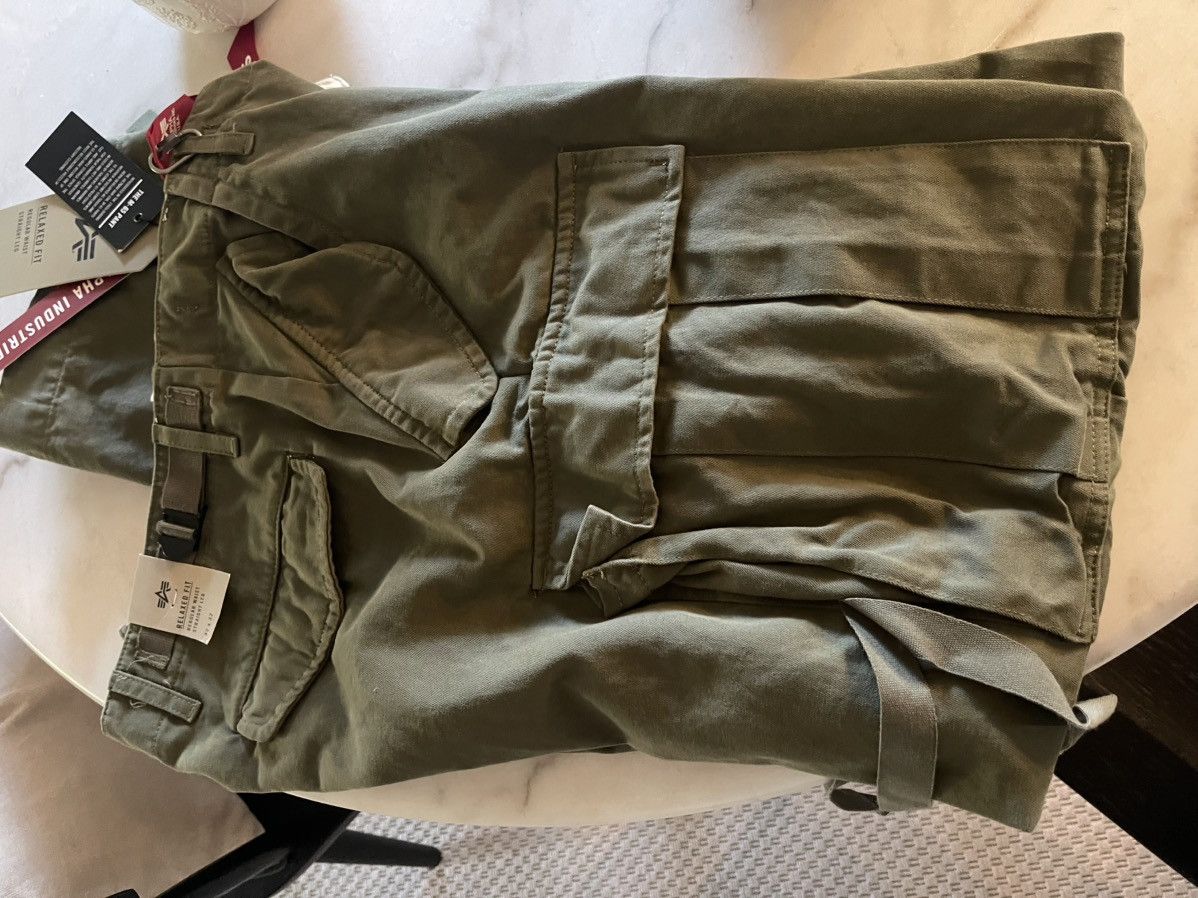 Alpha Industries Alpha industries men’s cargo M 65 pants 32x32 green NWT Size US 32 / EU 48 - 14 Thumbnail