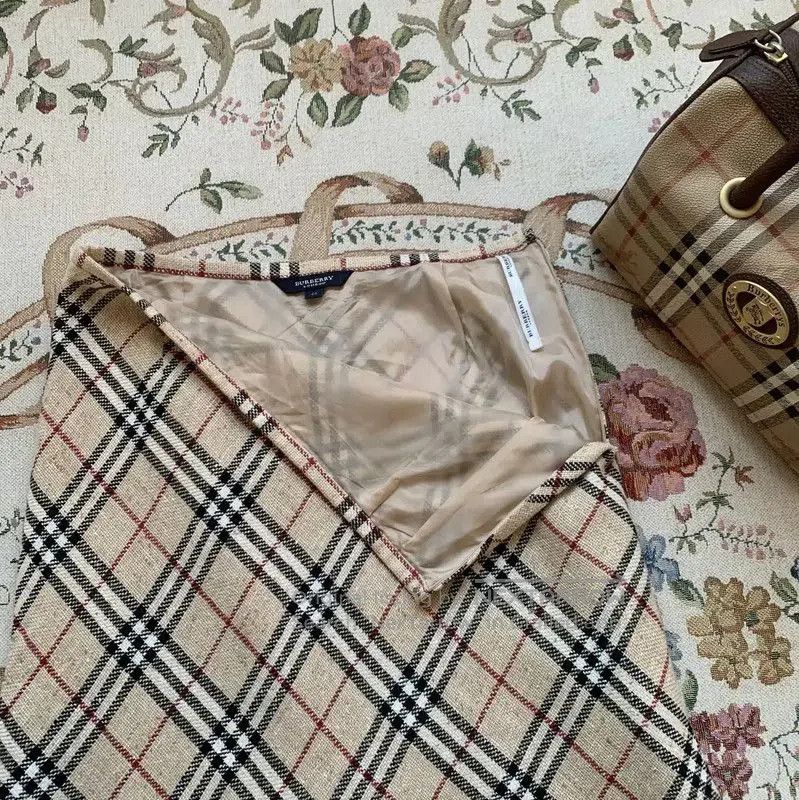 Burberry Burberry Beige Plaid Wool Blend Midi Skirt. Size 28" / US 6 / IT 42 - 2 Thumbnail