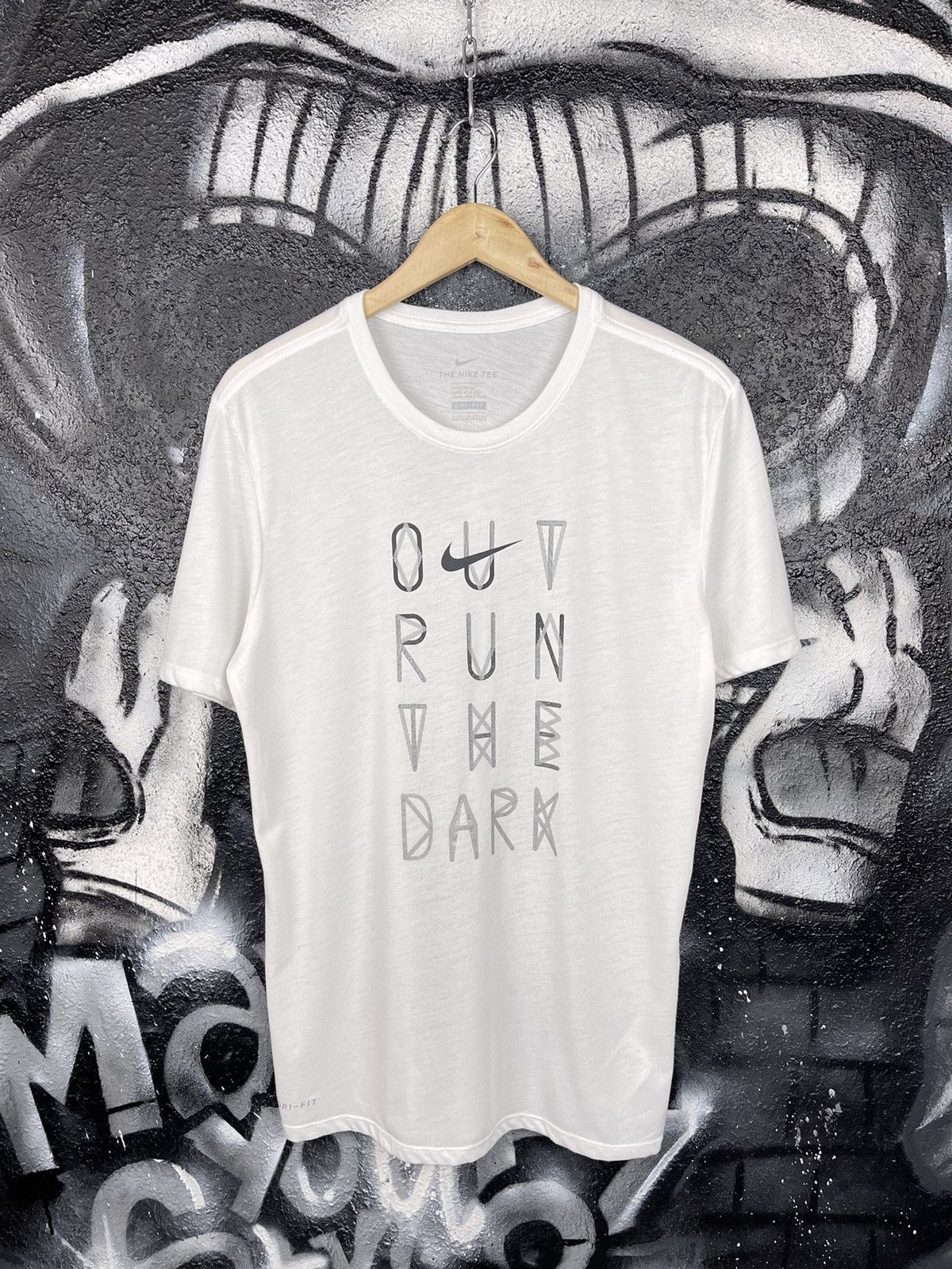Nike Nike Dri-Fit Tee Out Run The Dark Front Logo White T-Shirt Men’s Size Medium Size US M / EU 48-50 / 2 - 2 Thumbnail