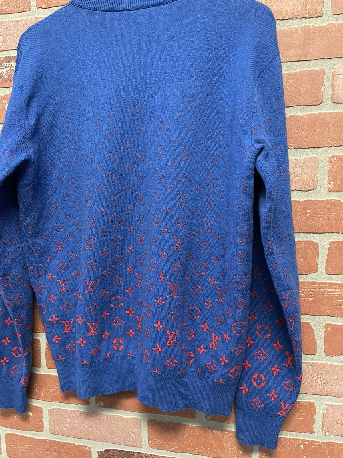 Louis Vuitton Size S - Louis Vuitton Gradient Monogram Sweater Very Clean! Size US S / EU 44-46 / 1 - 7 Thumbnail