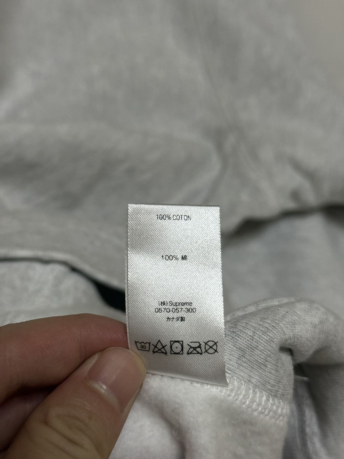 Supreme Supreme fw18 grey box logo crewneck red on grey Size US L / EU 52-54 / 3 - 8 Thumbnail