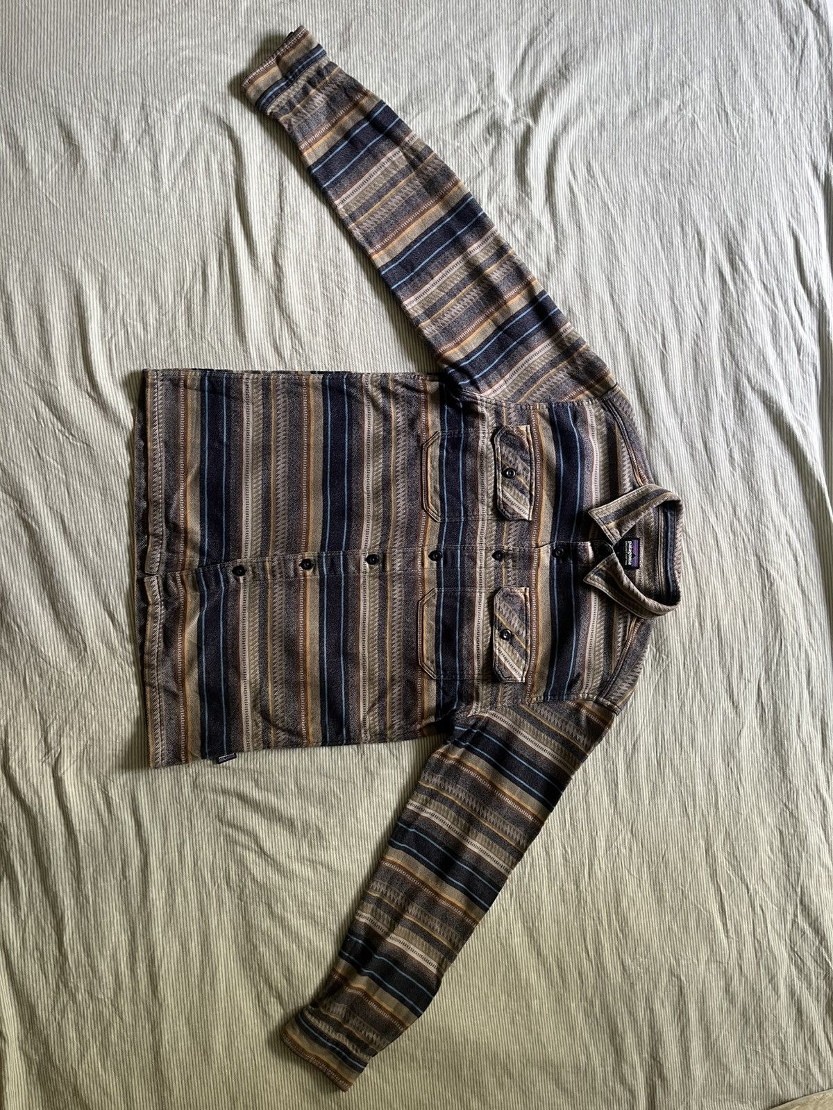 Patagonia warm button up shirt Size US M / EU 48-50 / 2 - 3 Thumbnail