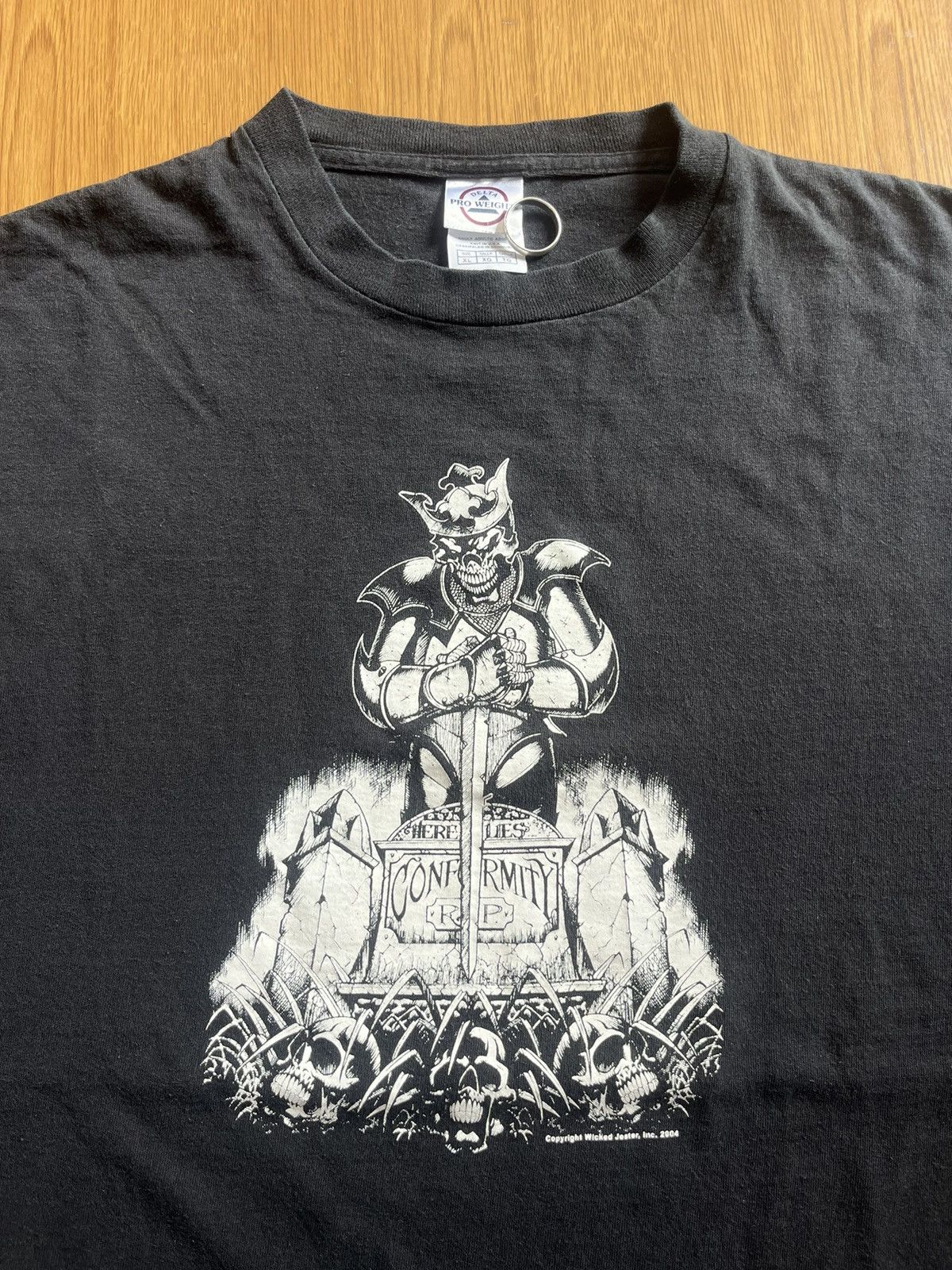 Arts & Science Vintage Skeleton Grave Conformity 04’s Tshirt Size US XL / EU 56 / 4 - 6 Thumbnail