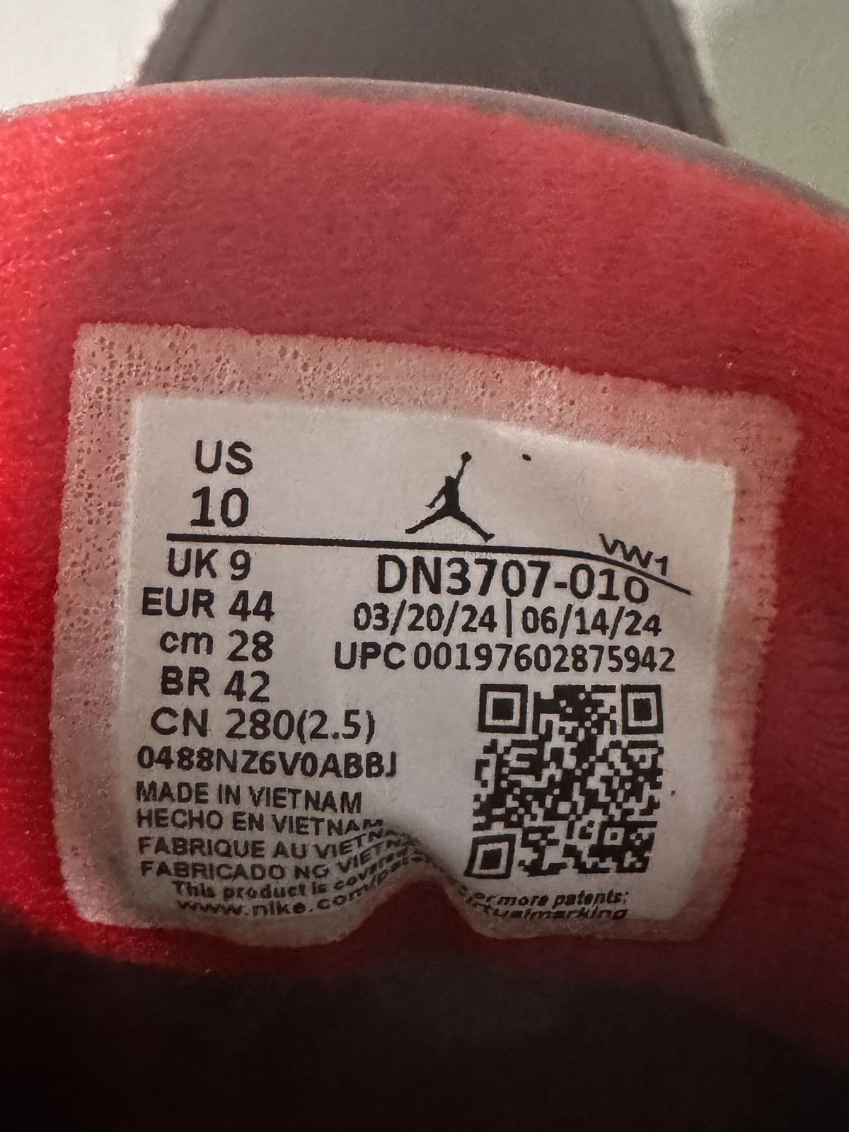 Jordan Brand AIR JORDAN 3 RETRO BLACK CEMENT 2024 Size US 10 / EU 43 - 6 Thumbnail