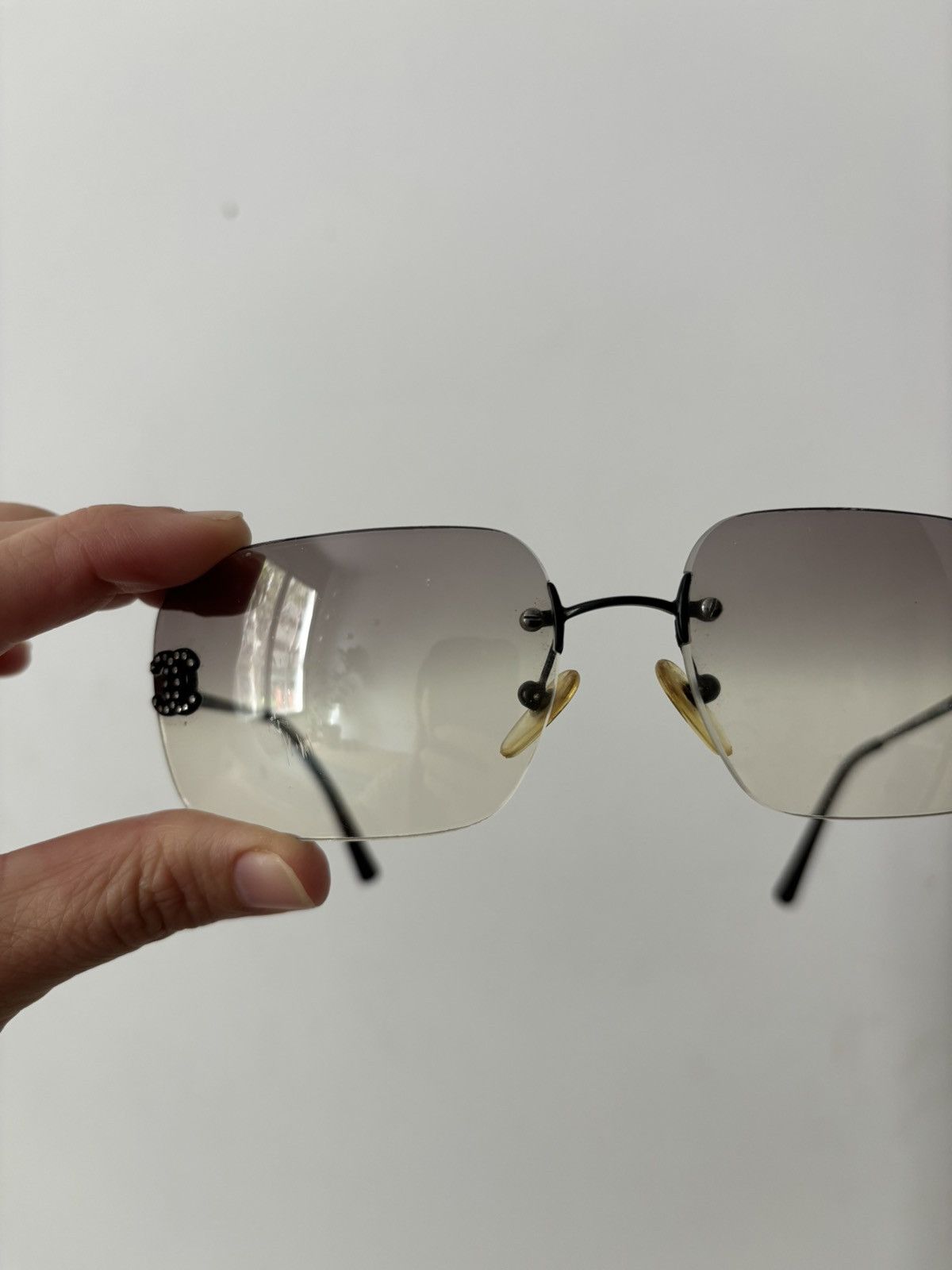 Chanel Chanel Sunglasses 4017-D Rhinestone Logo Rimless Vintage Size ONE SIZE - 3 Thumbnail