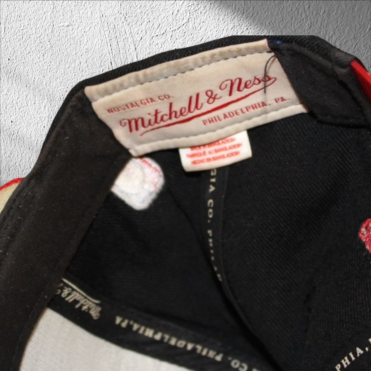 Mitchell & Ness Chicago Bulls 2-Tone Snapback Hat Mitchell & Ness Size ONE SIZE - 4 Thumbnail