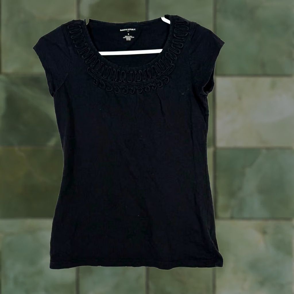 Banana Republic Banana Republic Black Scroll Work Crew Neck Cap Sleeve Blouse S Womens Regular Knit Cotton Top Blouse Size S / US 4 / IT 40 - 1 Thumbnail