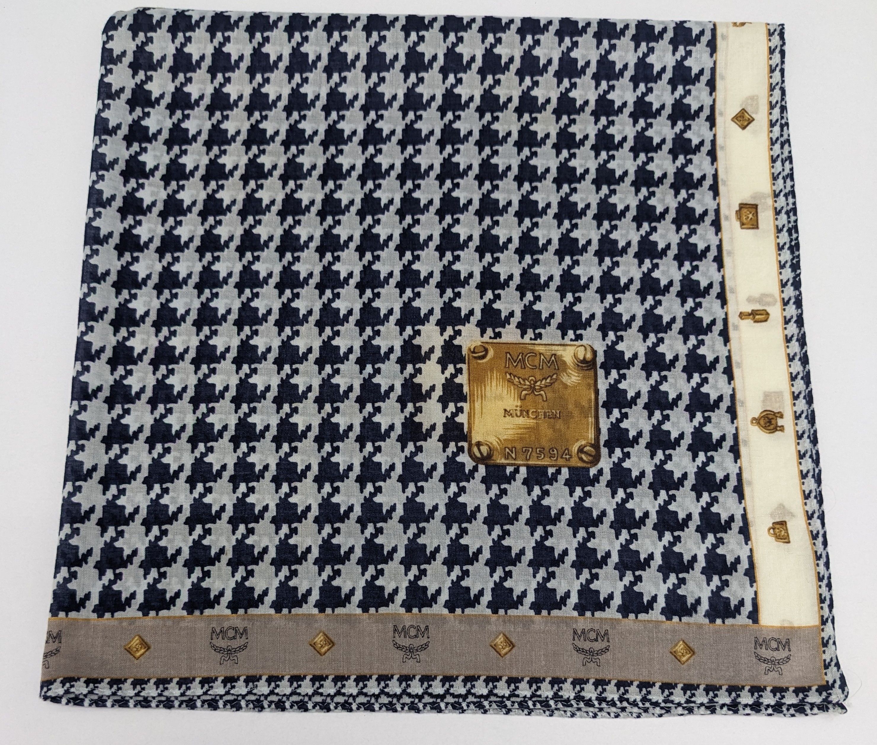MCM MCM LOGO PLAQUE PRINT HOUNDSTOOTH POCKET SQUARE Size ONE SIZE - 1 Thumbnail