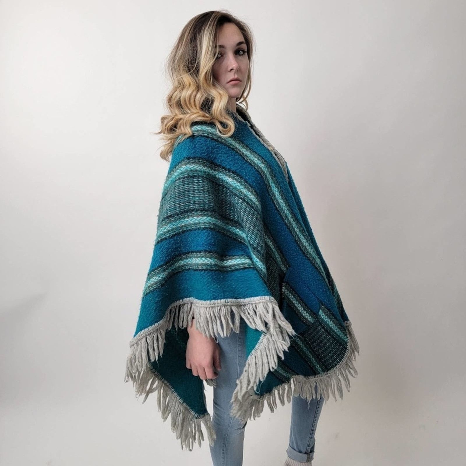 Vintage One of a Kind 70's Mod Knit Fringe Poncho Shrug Size ONE SIZE - 5 Thumbnail