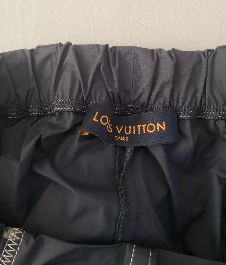 Louis Vuitton Louis Vuitton Side graffiti letter logo jacket 2505-Nextarr Size US S / EU 44-46 / 1 - 9 Thumbnail