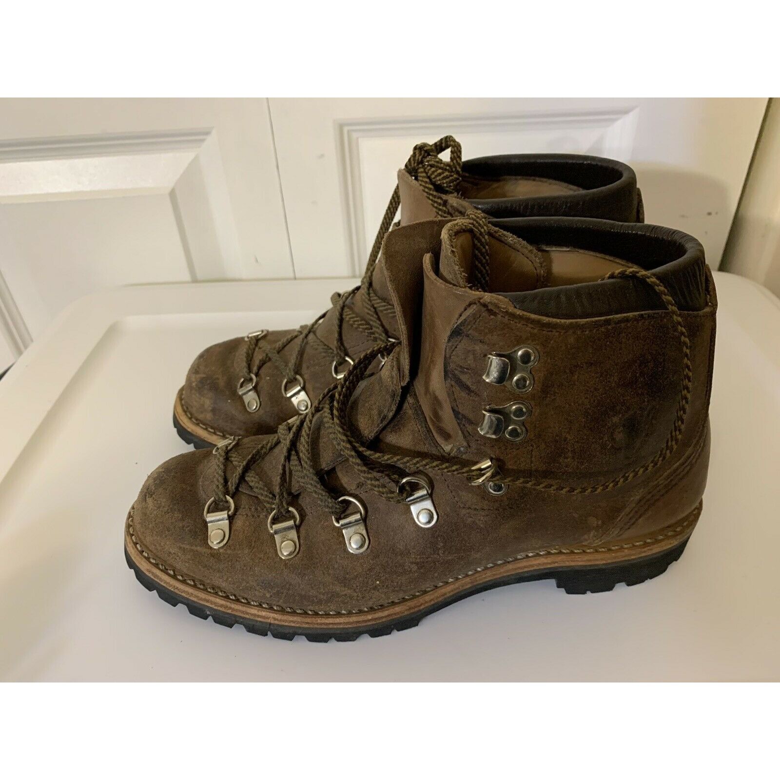 Vasque Vtg VASQUE women Sz 7 1/2 Gretchen 6235 Hiking Backpacking L Size US 7.5 / IT 37.5 - 6 Thumbnail