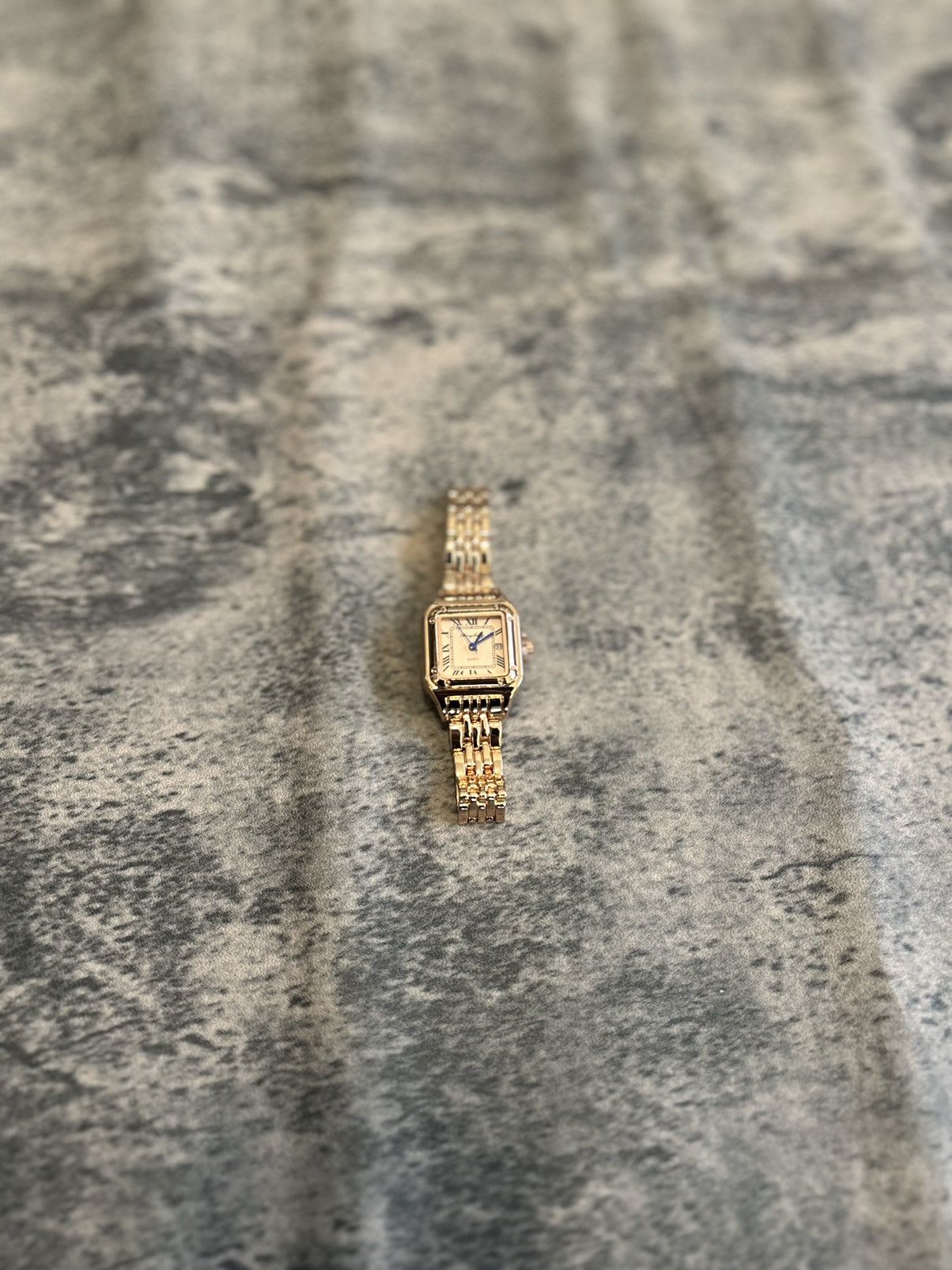 Vintage Vintage 2000s Style Rose Gold Sleek Quartz Dial Watch Size ONE SIZE - 3 Thumbnail