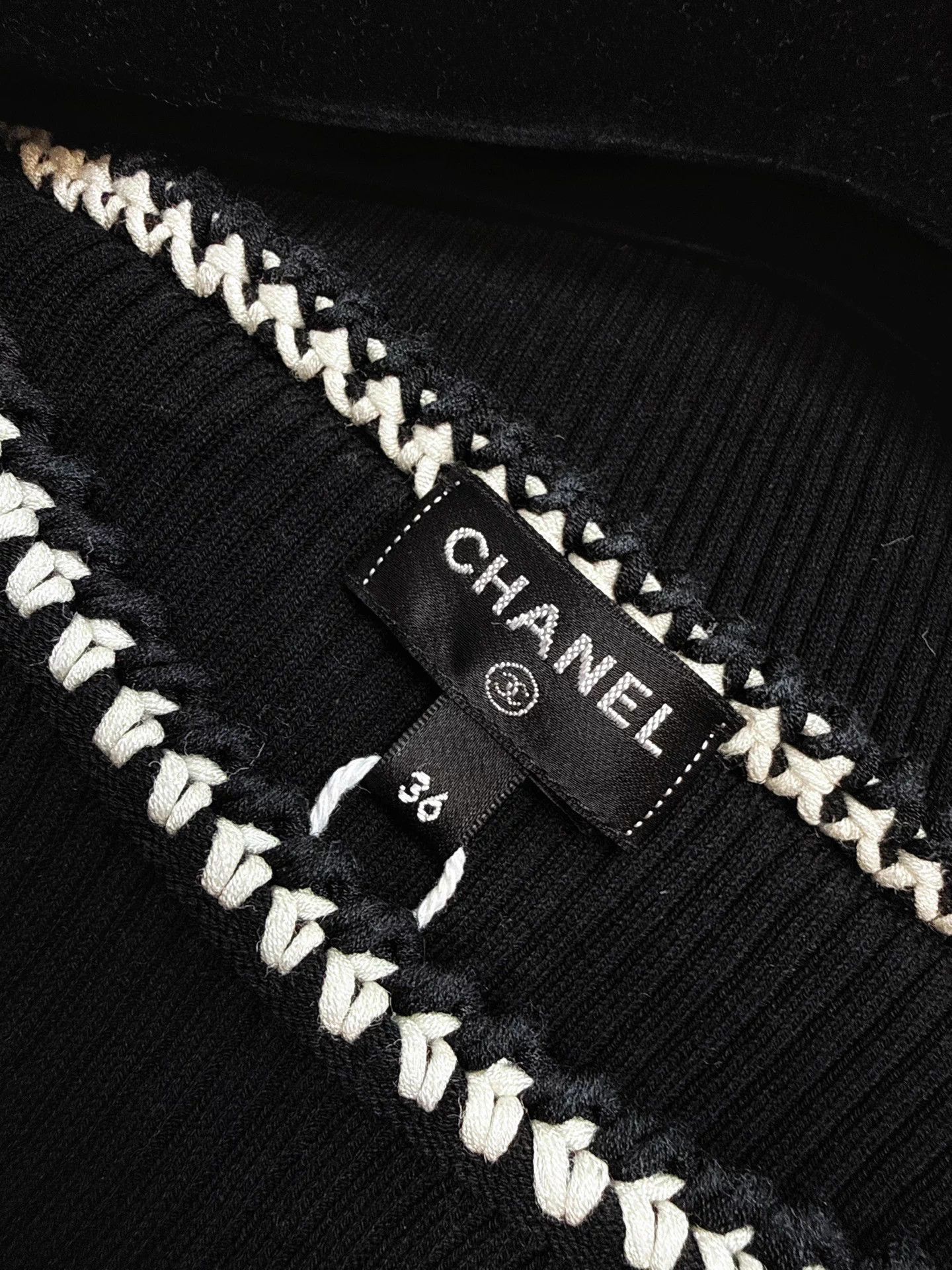 Chanel Chanel 22C Black White Trim L/S Small Logo Sweater 36 Size XS / US 0-2 / IT 36-38 - 5 Thumbnail