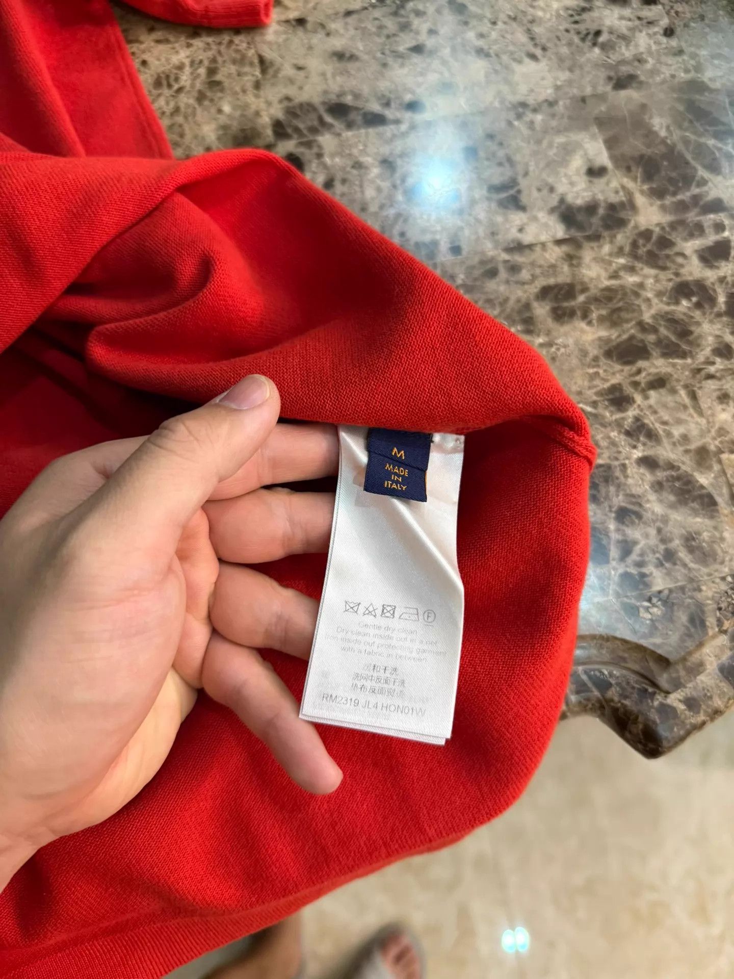 Louis Vuitton LV red knit TEE M (L) LV logo back swallow knit Size US M / EU 48-50 / 2 - 4 Thumbnail