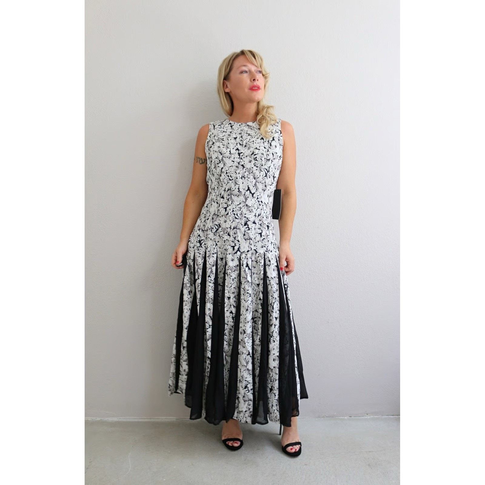 Other NWT Tuckernuck Midnight Garden Floral Sleeveless Midi Dress Size M / US 6-8 / IT 42-44 - 3 Thumbnail