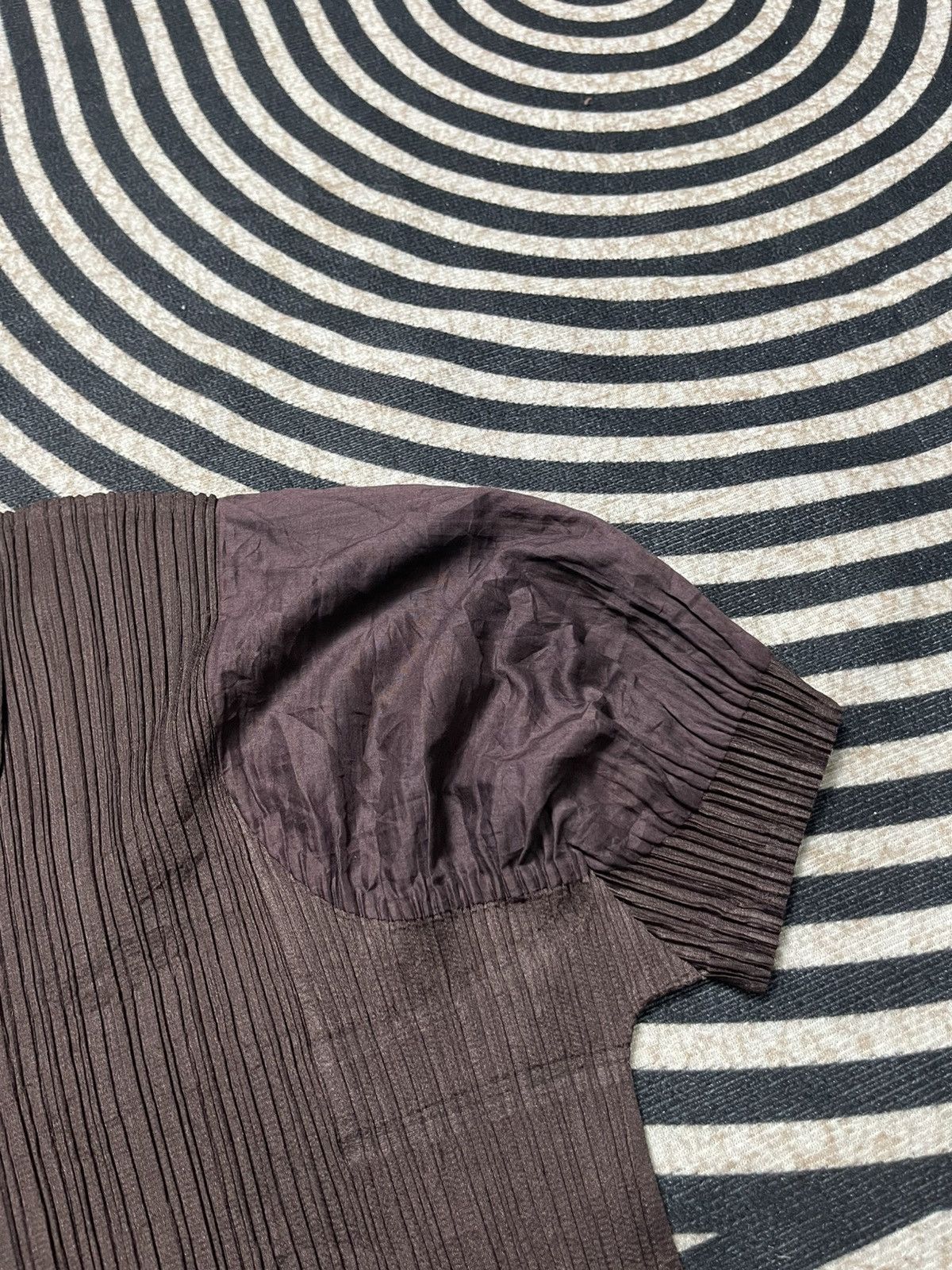 Pleats Please Issey Miyake 1990s PLEATS PLEASE ISSEY MIYAKE PLEATED BUTTON UP SHIRT Size M / US 6-8 / IT 42-44 - 6 Thumbnail