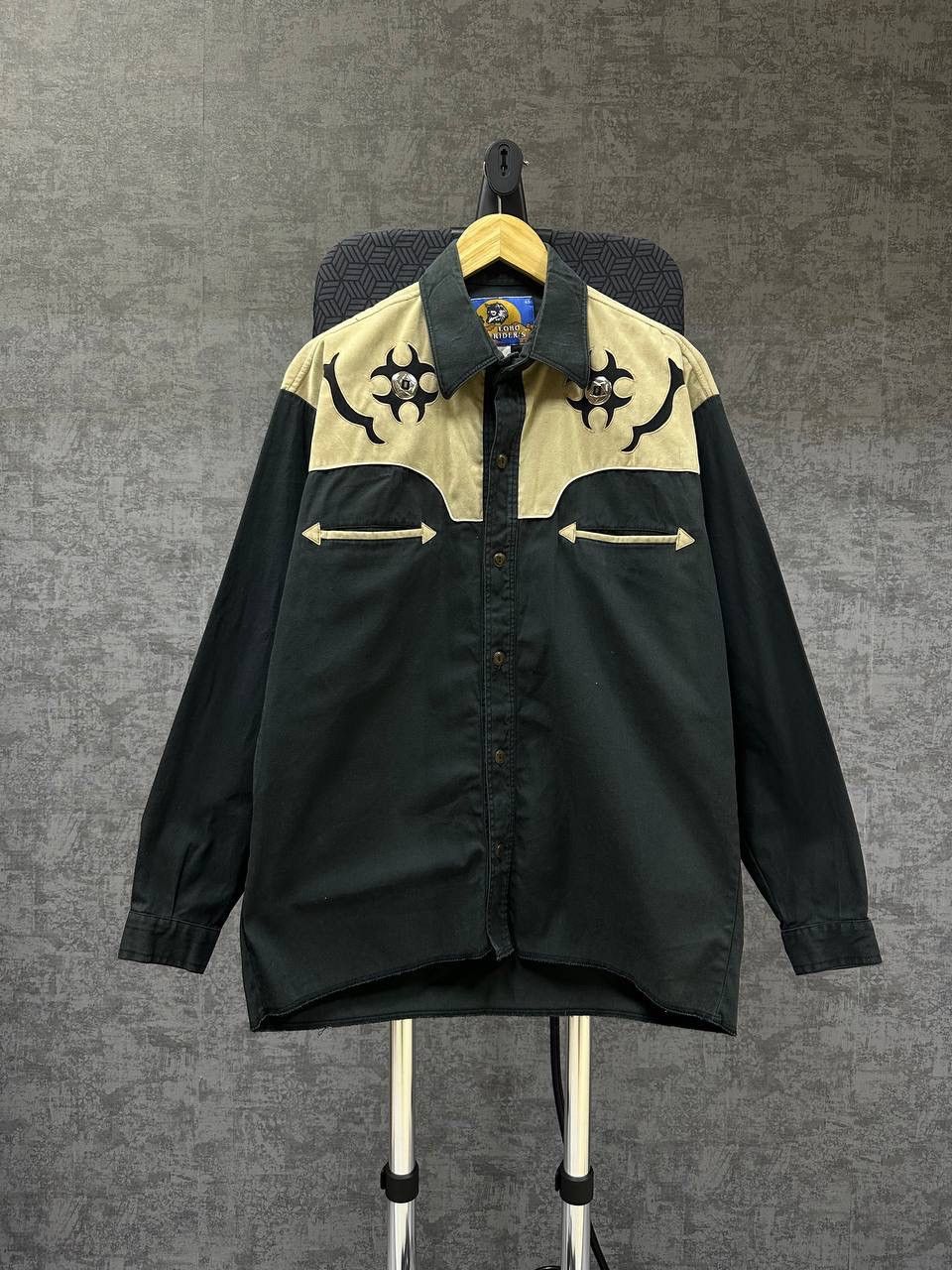 Cowboy Equipment × Vintage Vintage Cowboy Long Lobo Riders Black Shirt Size US L / EU 52-54 / 3 - 1 Thumbnail