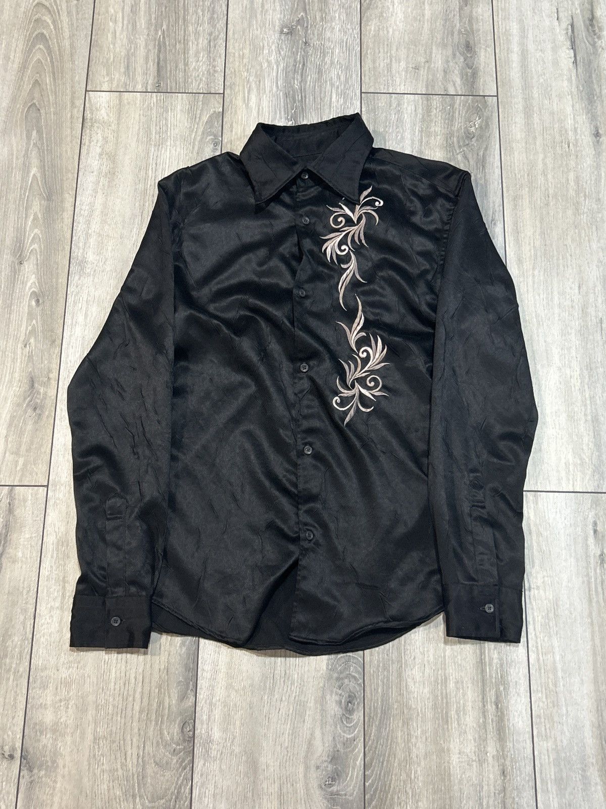 トップス 00s tornado mart tribal shirt Tornado Mart Tribal Floral V-Neck T-Shirt – Paroxa Studios