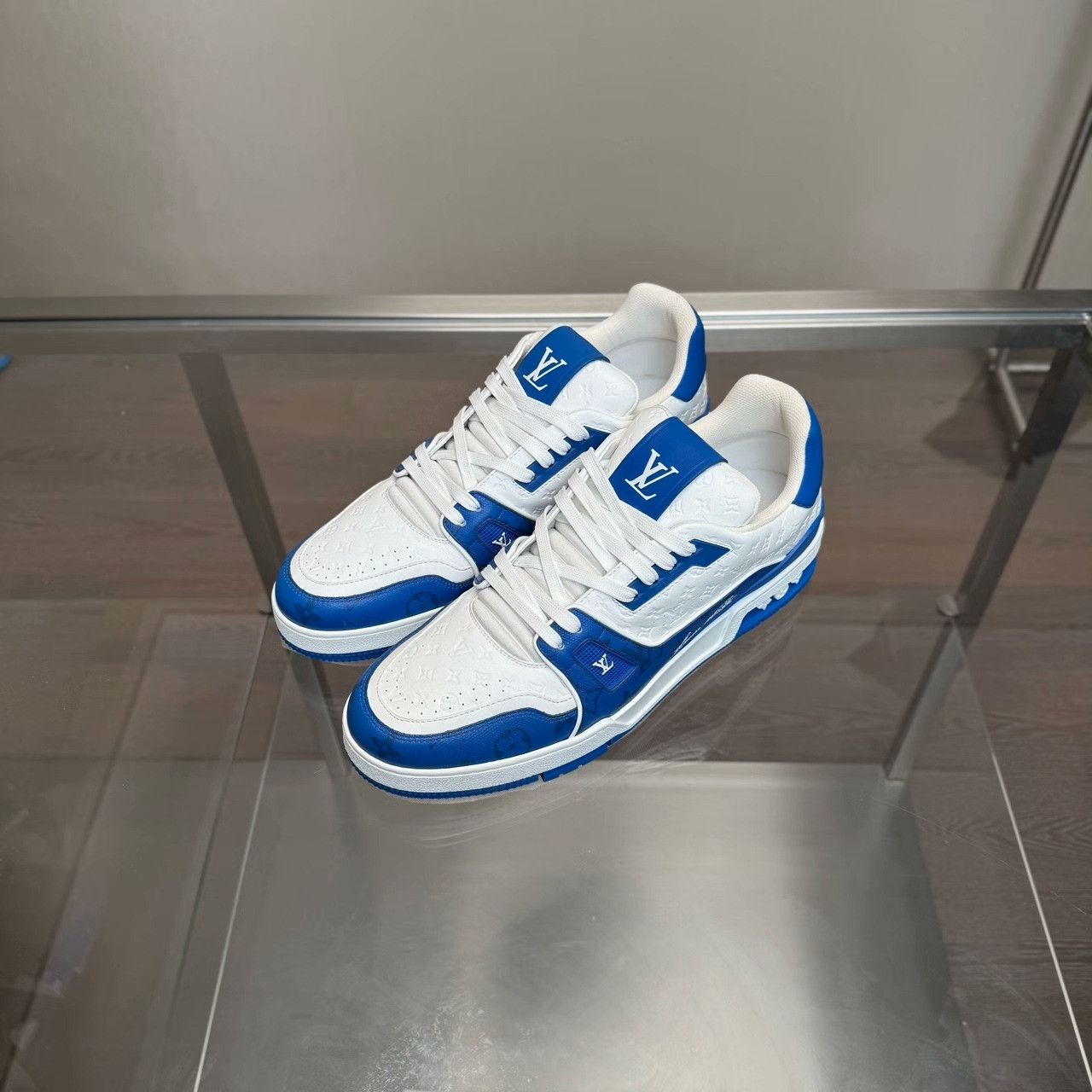 Louis Vuitton Louis Vuitton Training Blue Lowtop Sneakers 10 Men Size US 10 / EU 43 - 1 Thumbnail