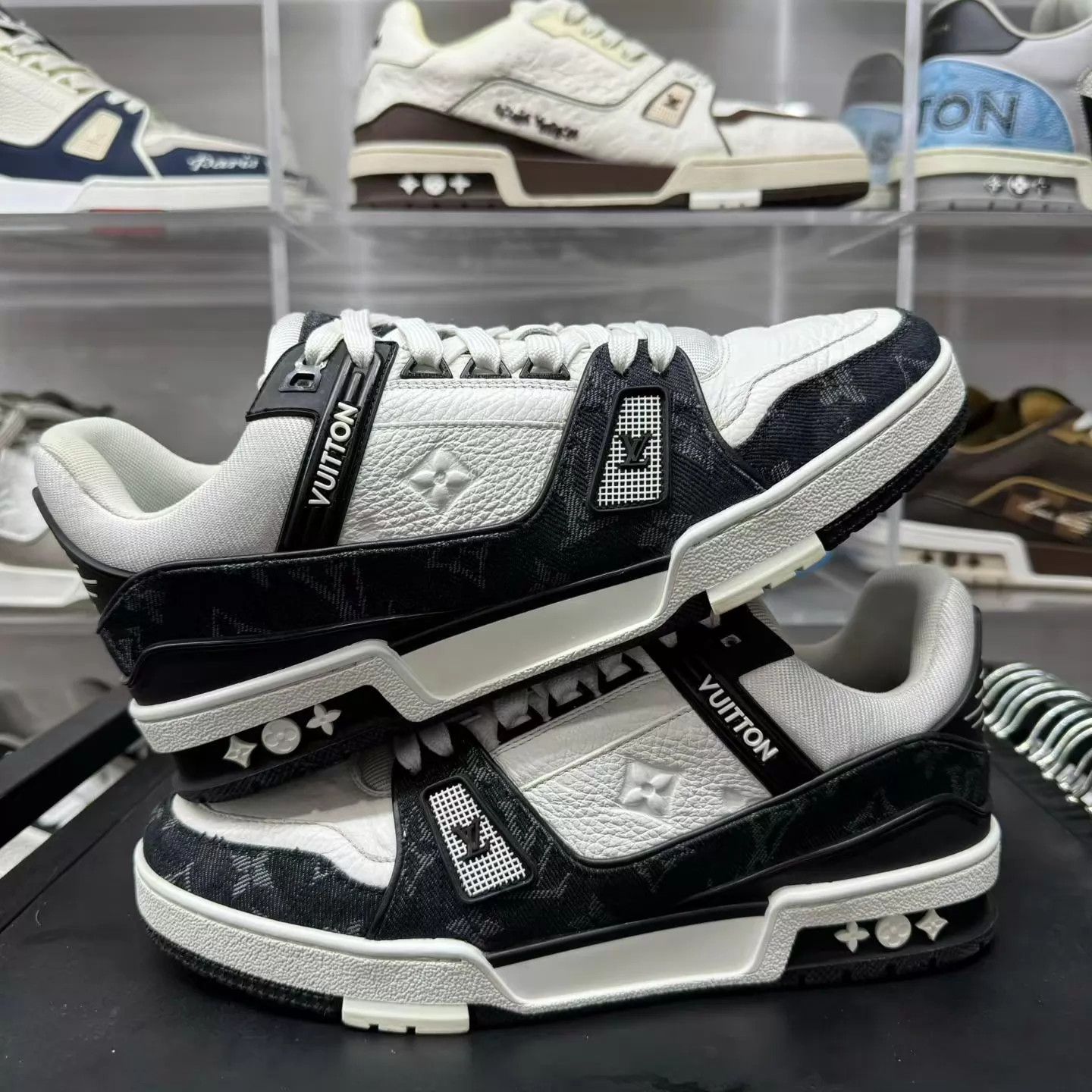 Louis Vuitton LV Trainer Panda Embossed Low Top Unisex White/Black UK6 Size US 7 / EU 40 - 2 Thumbnail