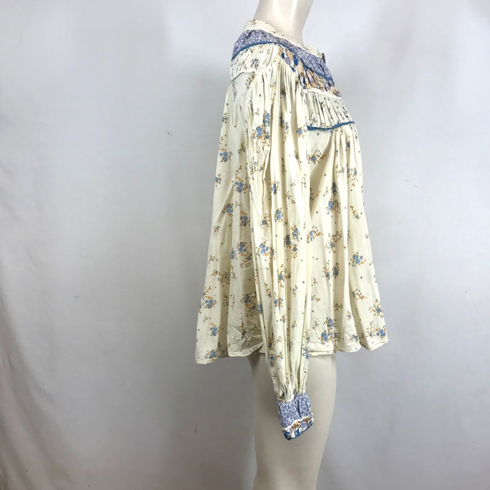 Free People Free People Floral Mixed Print Boho Blouse Cream Blue Button Down Medium Size M / US 6-8 / IT 42-44 - 4 Thumbnail
