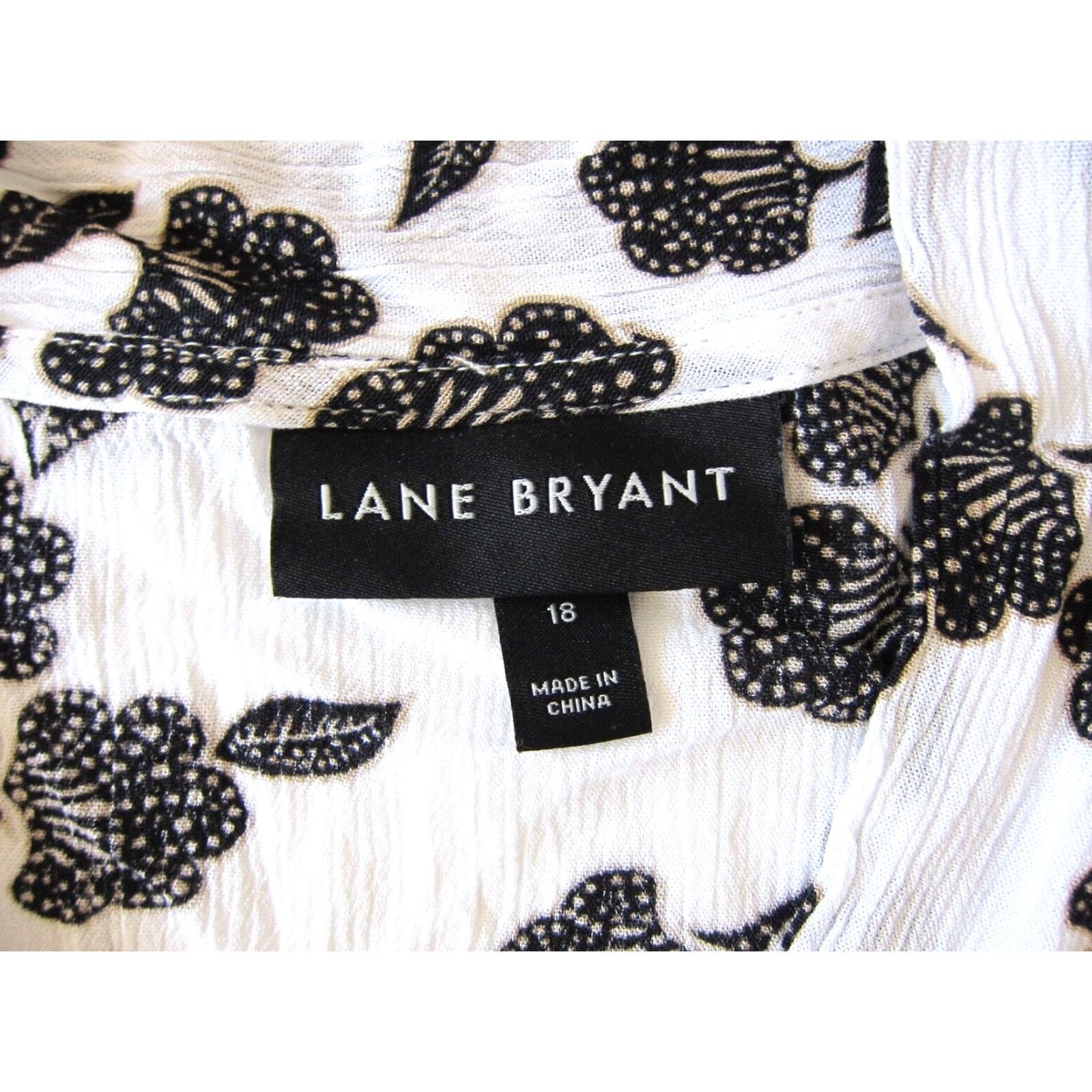 Vintage VINTAGE Lane Bryant Blouse 100% Rayon White Floral V-Neck Short Sleeve Tunic 18 Women Womens Size XXL / US 16-18 / IT 52-54 - 4 Thumbnail
