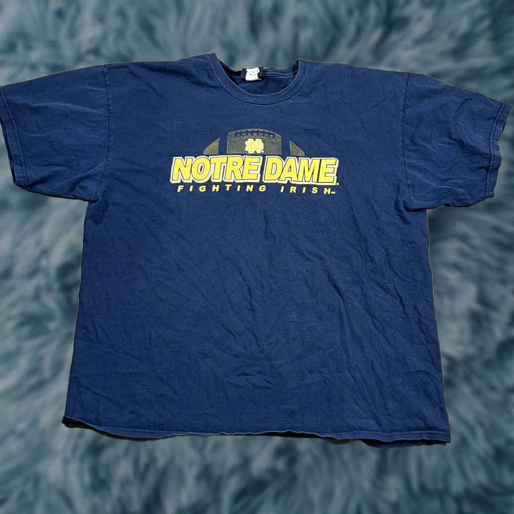 Vintage VINTAGE Notre Dame Fighting Irish Football T-Shirt 2XL Men Blue MV Sport Size 2XL Tshirt Size US XXL / EU 58 / 5 - 1 Thumbnail