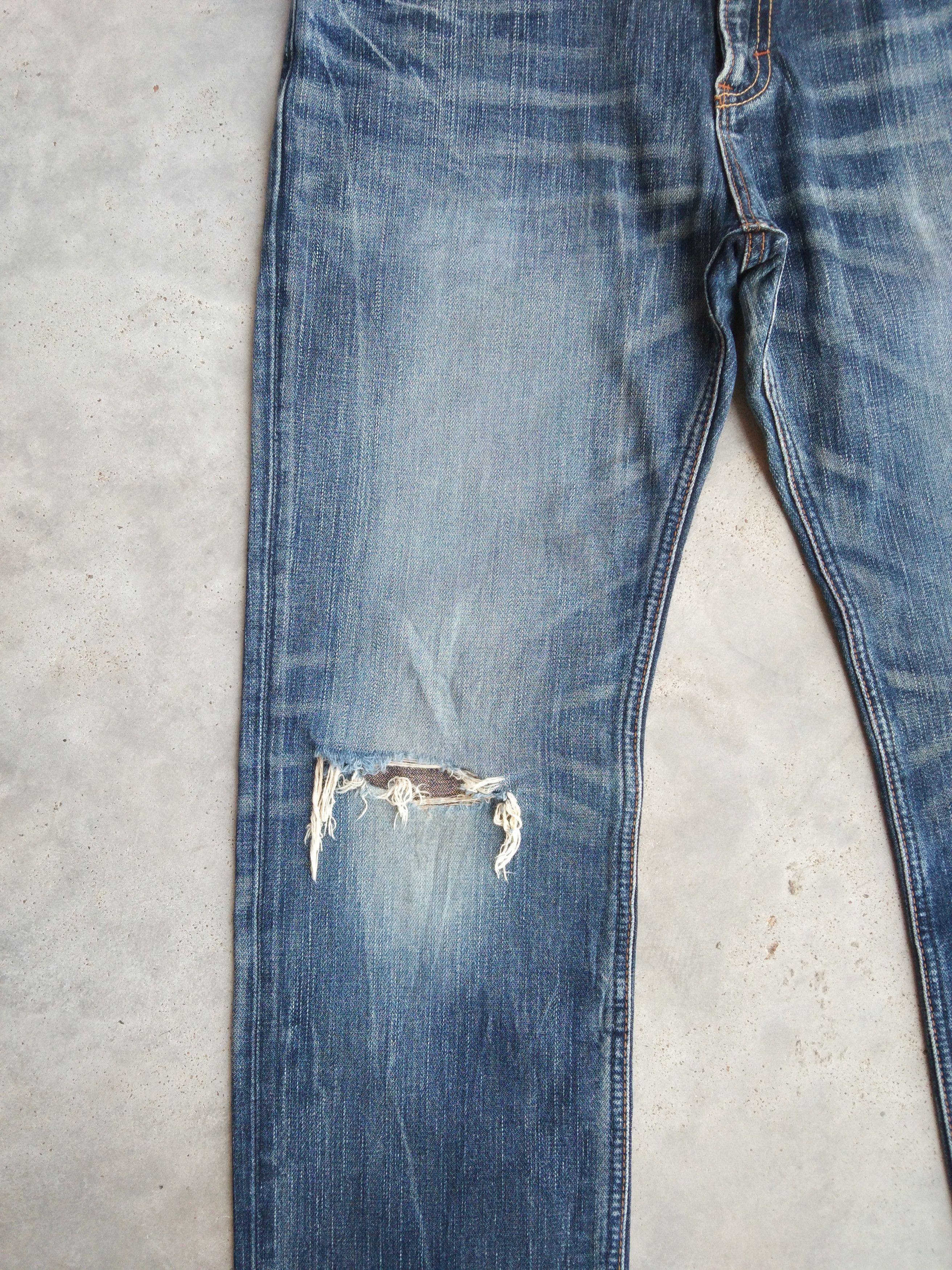 Japanese Brand Vintage Faded Blue Wash Wrangler Distressed Jeans 32x31 Size US 32 / EU 48 - 5 Thumbnail