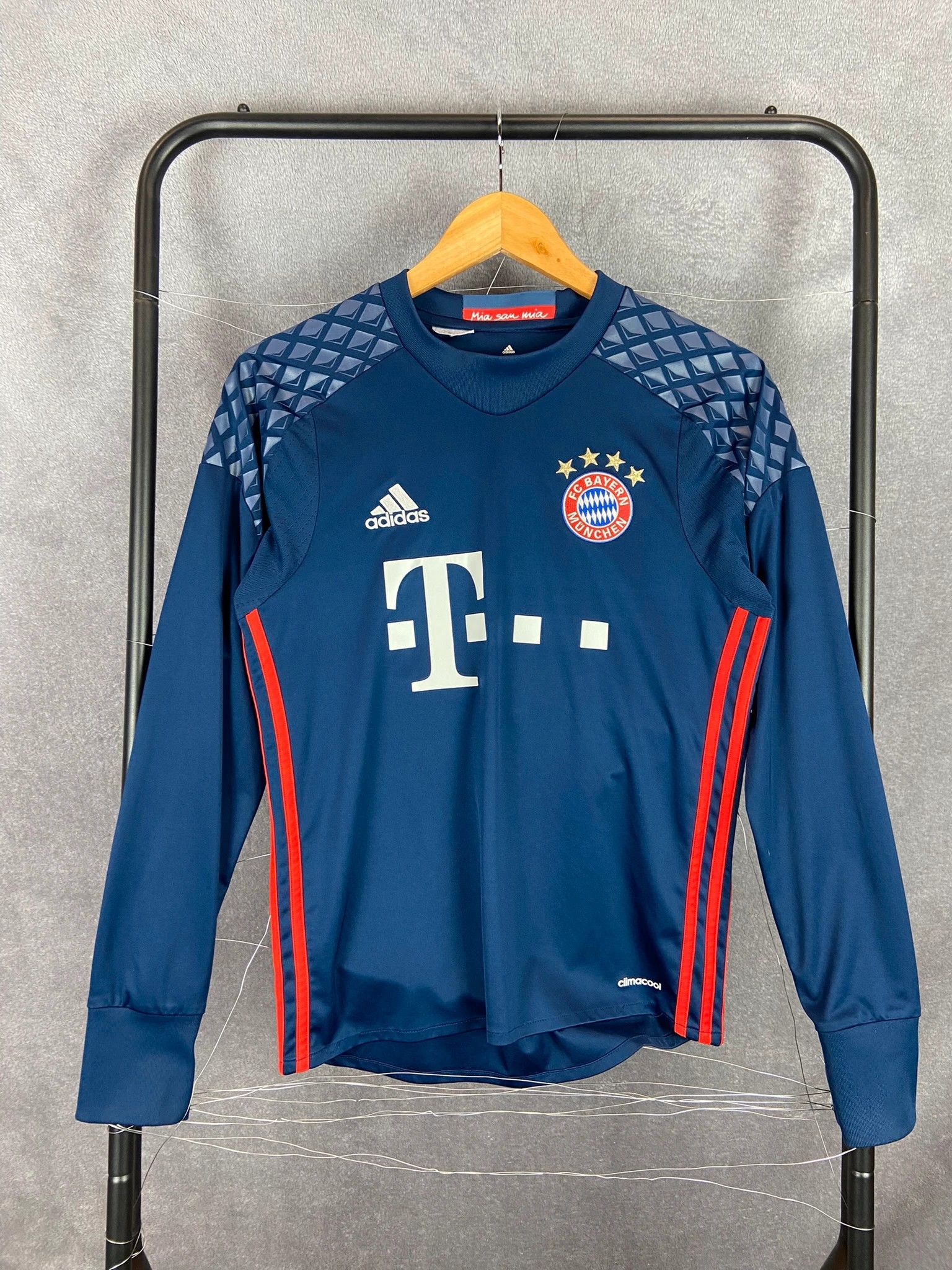 Adidas Bayern Munich Neuer GK Jersey Adidas S Size US S / EU 44-46 / 1 - 4 Thumbnail