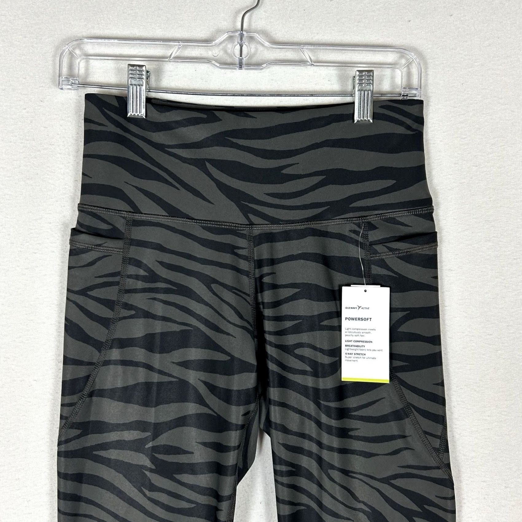 Old Navy Old Navy Active Powersoft Capri Leggings Women's M Gray Zebra Print NWT Size 32" / US 10 / IT 46 - 3 Thumbnail