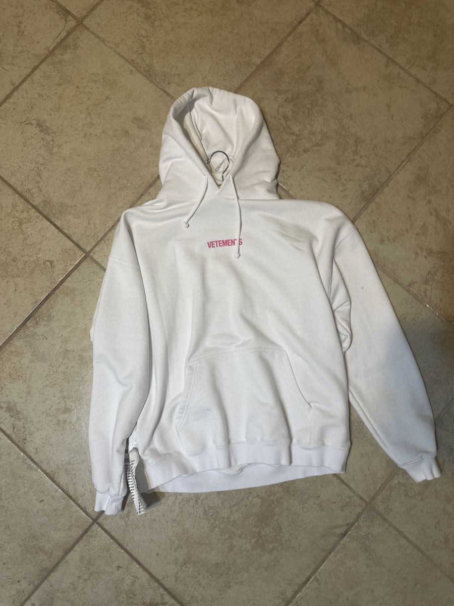 Vetements vetements brand new w tag backwards logo hoodie Size US S / EU 44-46 / 1 - 1 Thumbnail