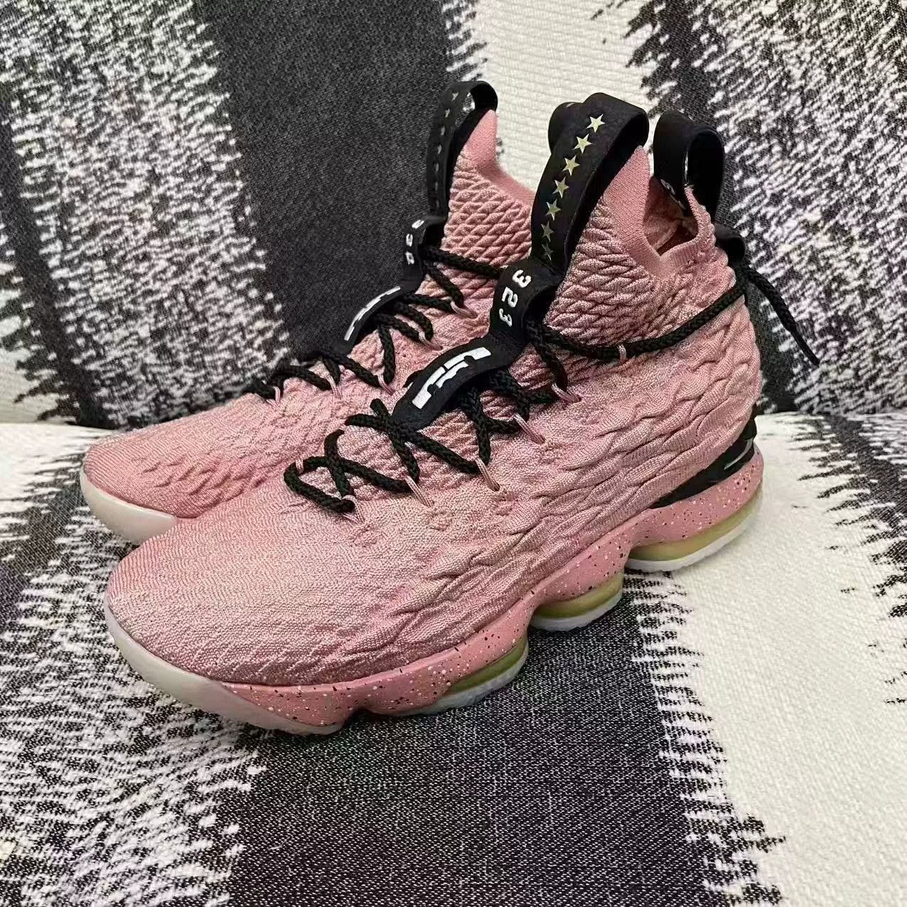 Nike Nike LEBRON Pink Lowtop Sneakers 8 Men Size US 8 / EU 41 - 1 Thumbnail