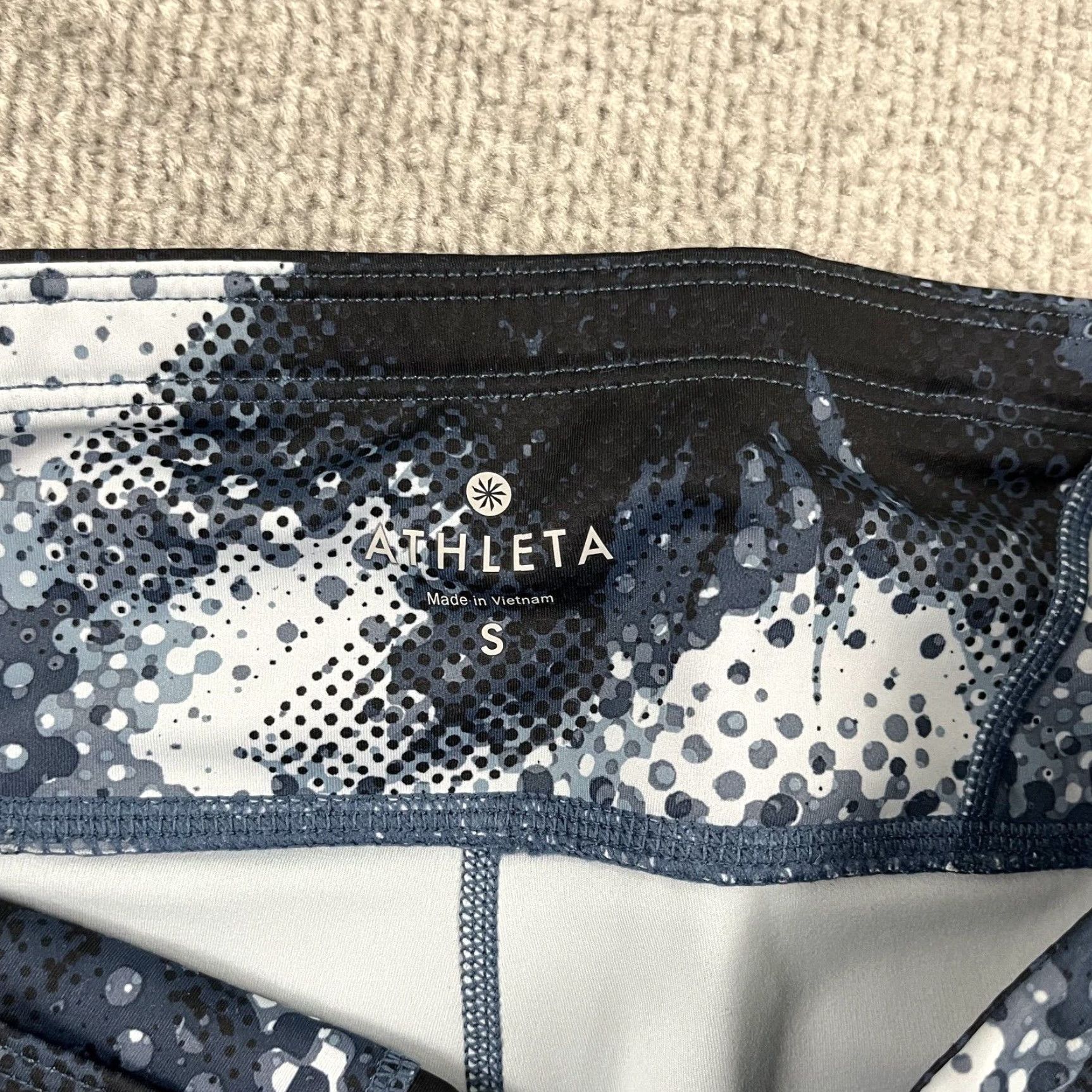 Athleta Athleta Leggings Womens Small x 21" Crop Blue Floral Abstract Mid Rise Gym Yoga Size 28" / US 6 / IT 42 - 2 Thumbnail